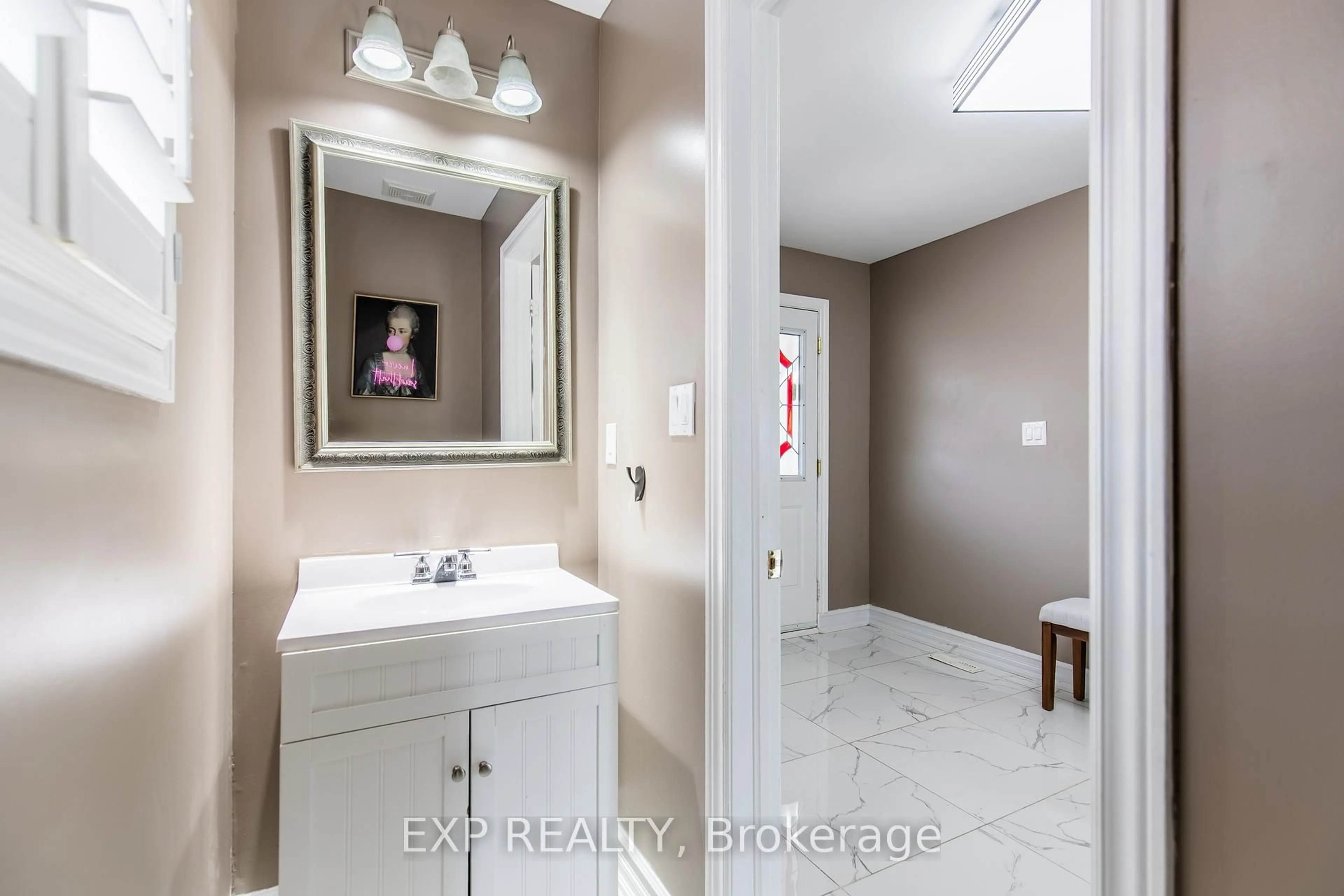 Standard bathroom, ceramic/tile floor for 334 Van Kirk Dr, Brampton Ontario L7A 1V5