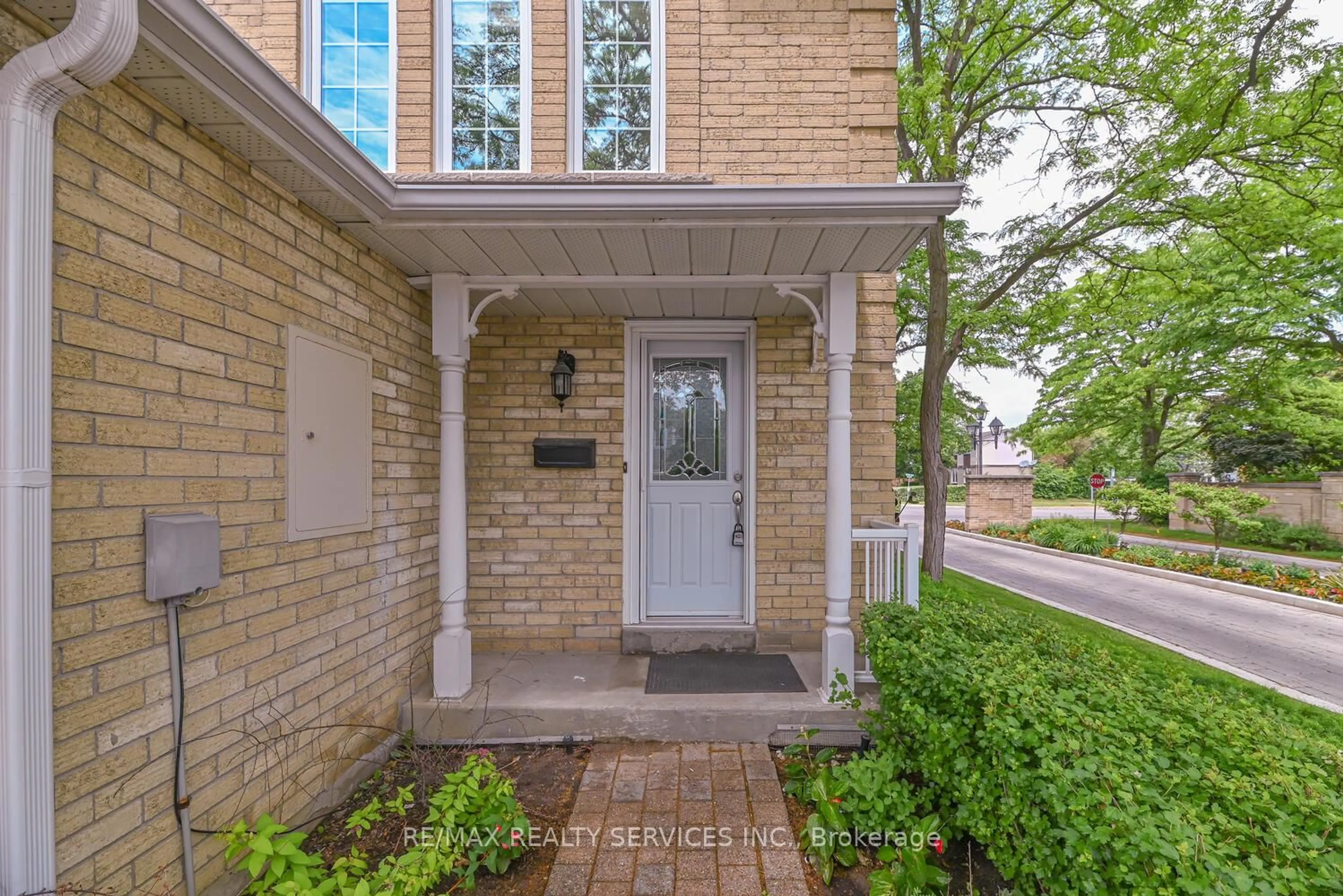 Unknown for 110 Heathcliffe Sq #6, Brampton Ontario L6S 5R1
