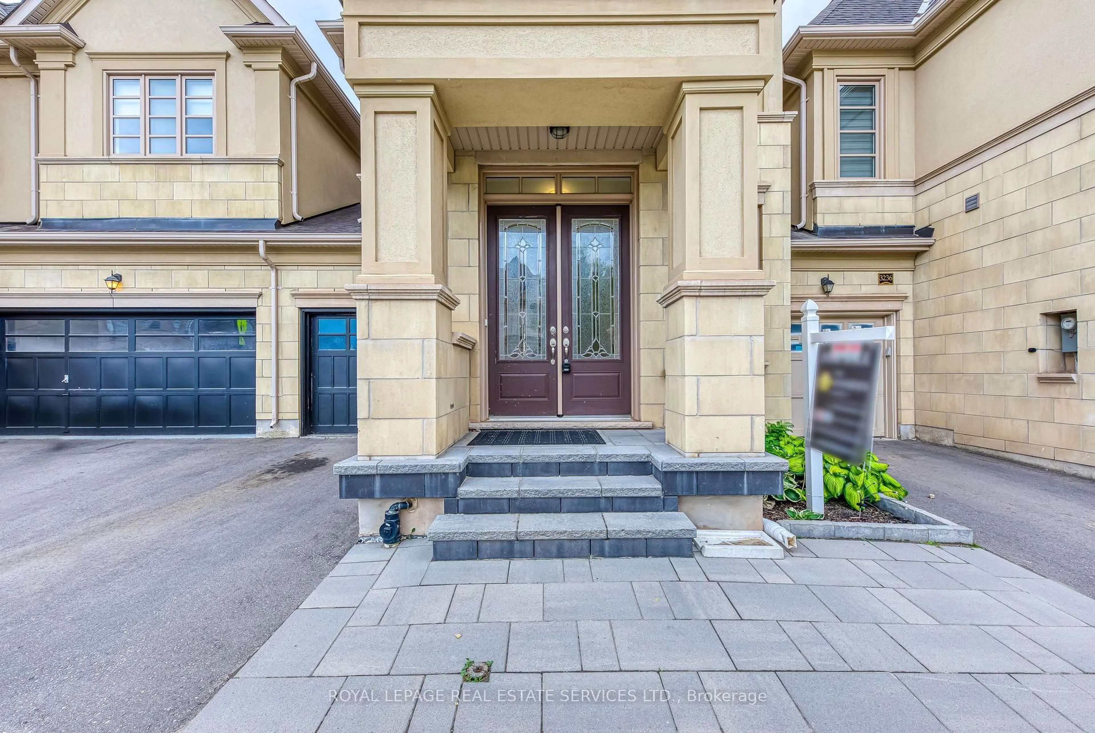 Indoor entryway for 3234 Post Rd, Oakville Ontario L6H 7C5