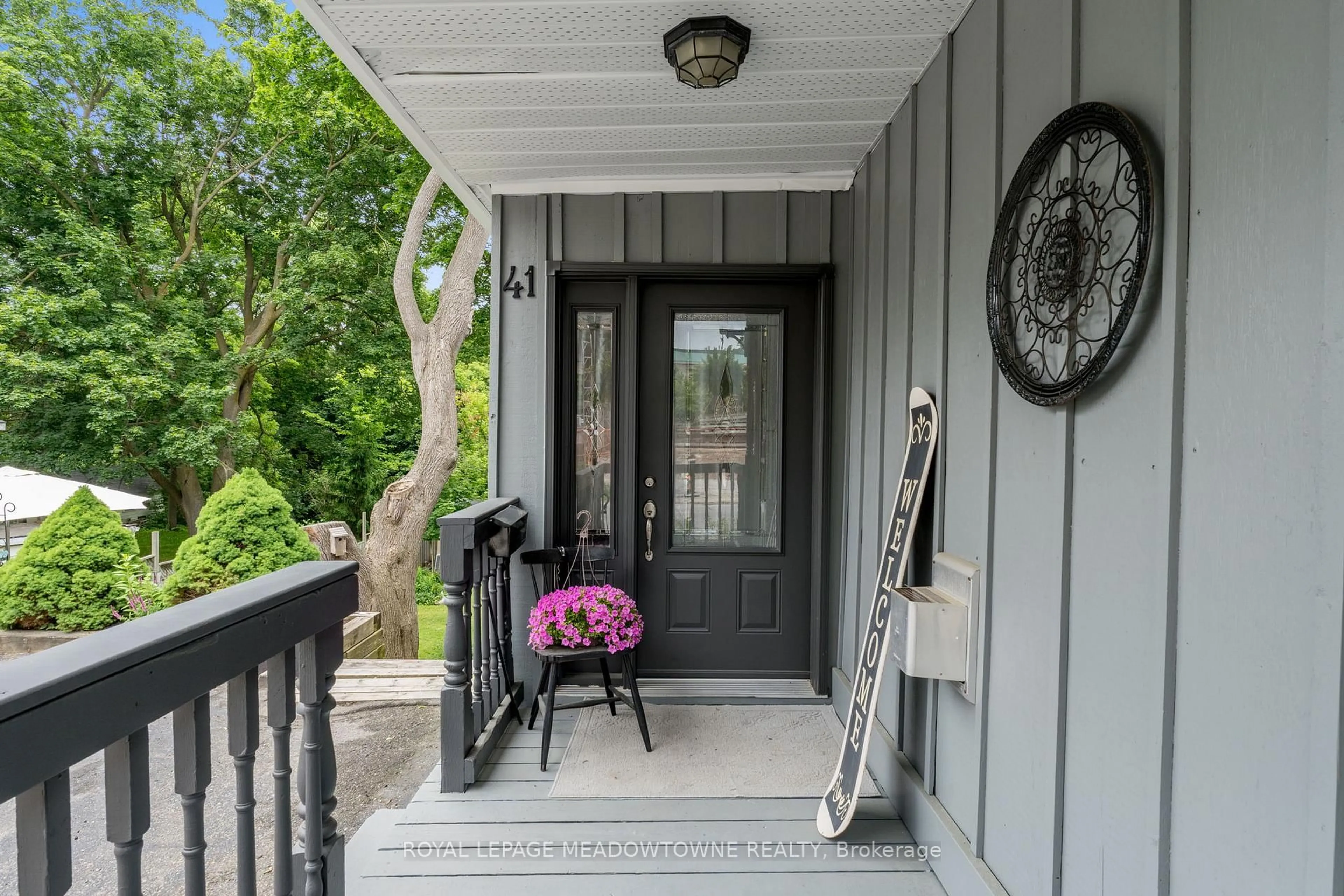 Indoor entryway for 41 Mill St, Halton Hills Ontario L7G 2H6