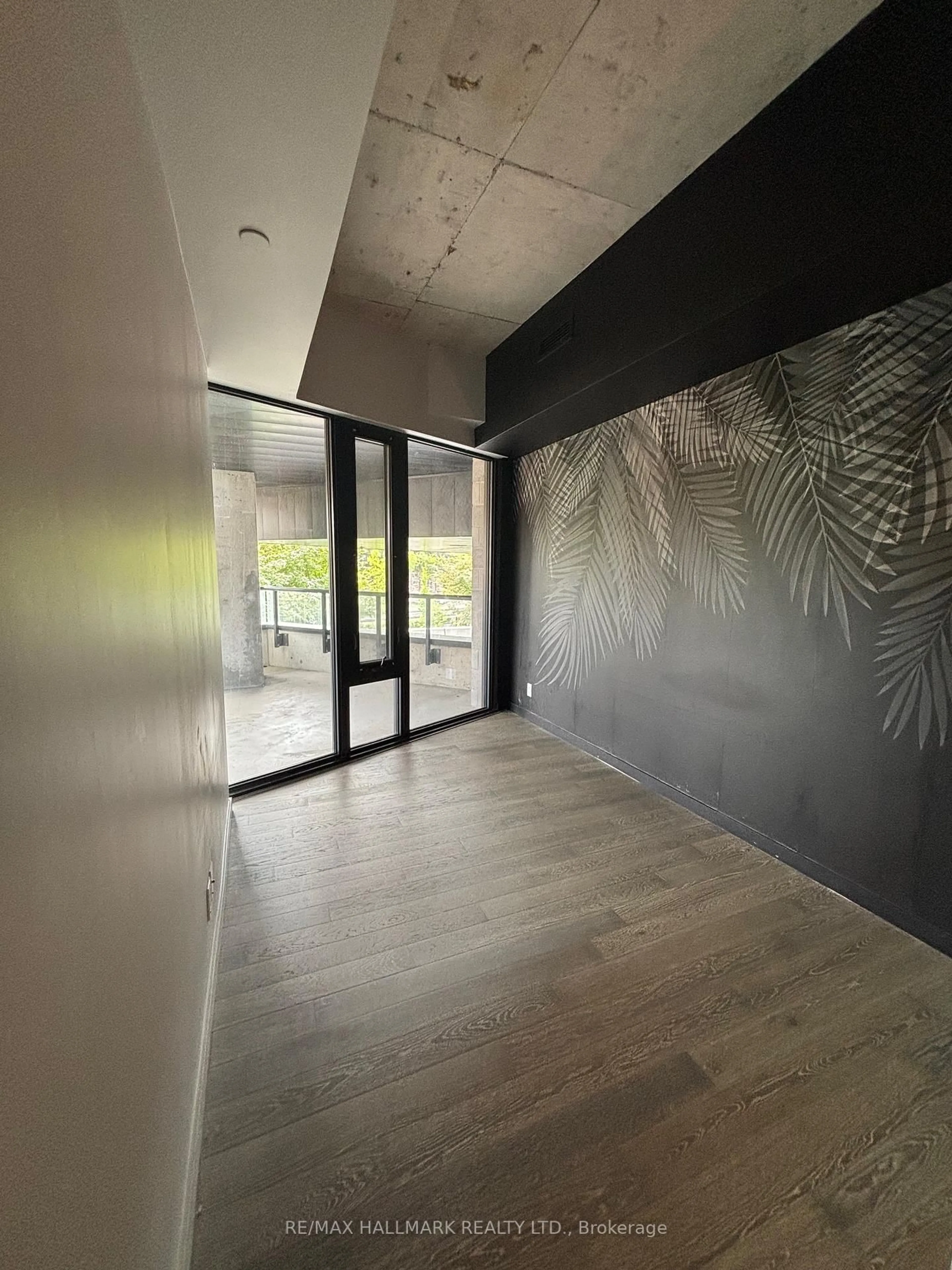 Indoor foyer for 383 Sorauren Ave #209, Toronto Ontario M6R 0A4