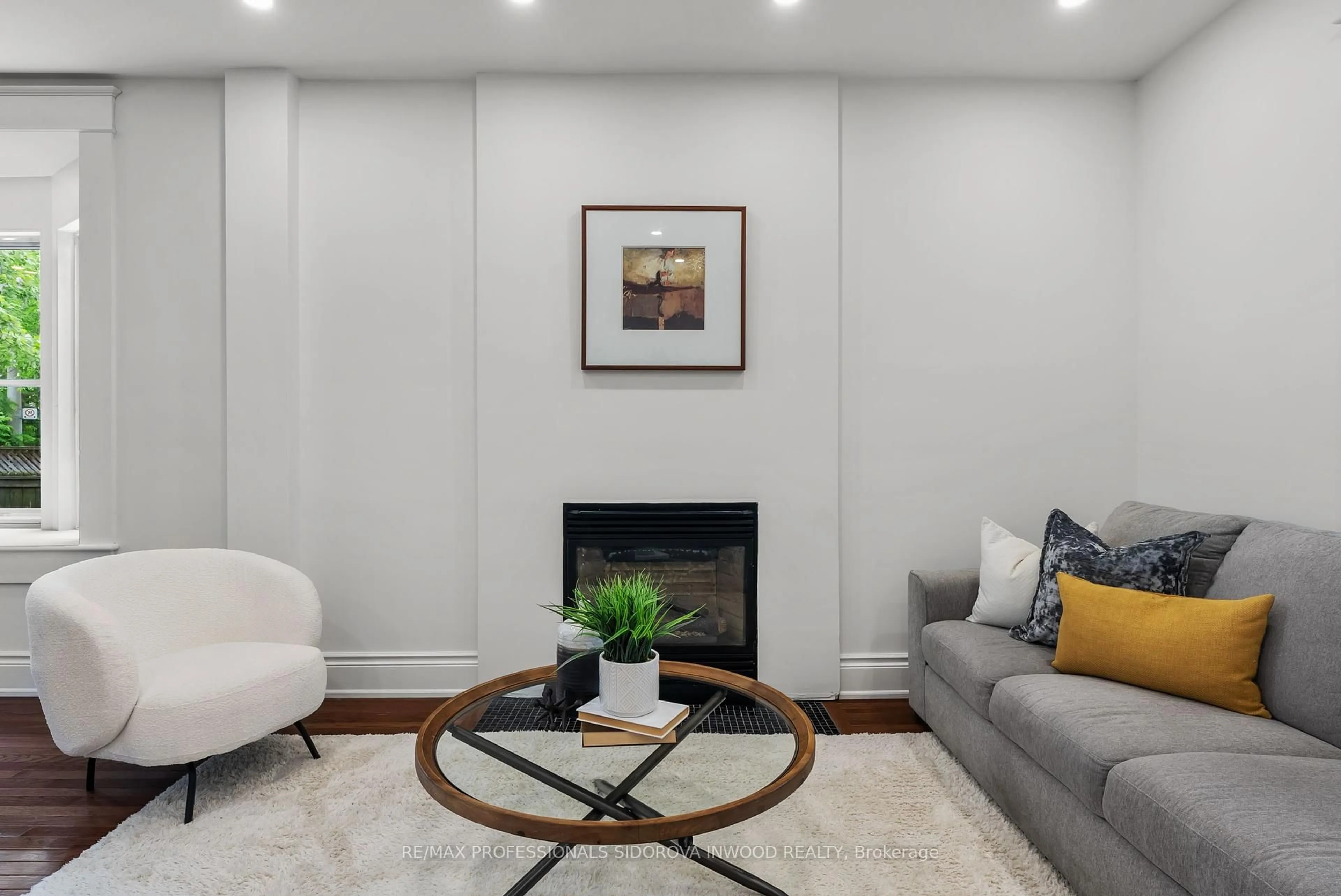 Living room with furniture, unknown for 224 Gilmour Ave, Toronto Ontario M6P 3B4