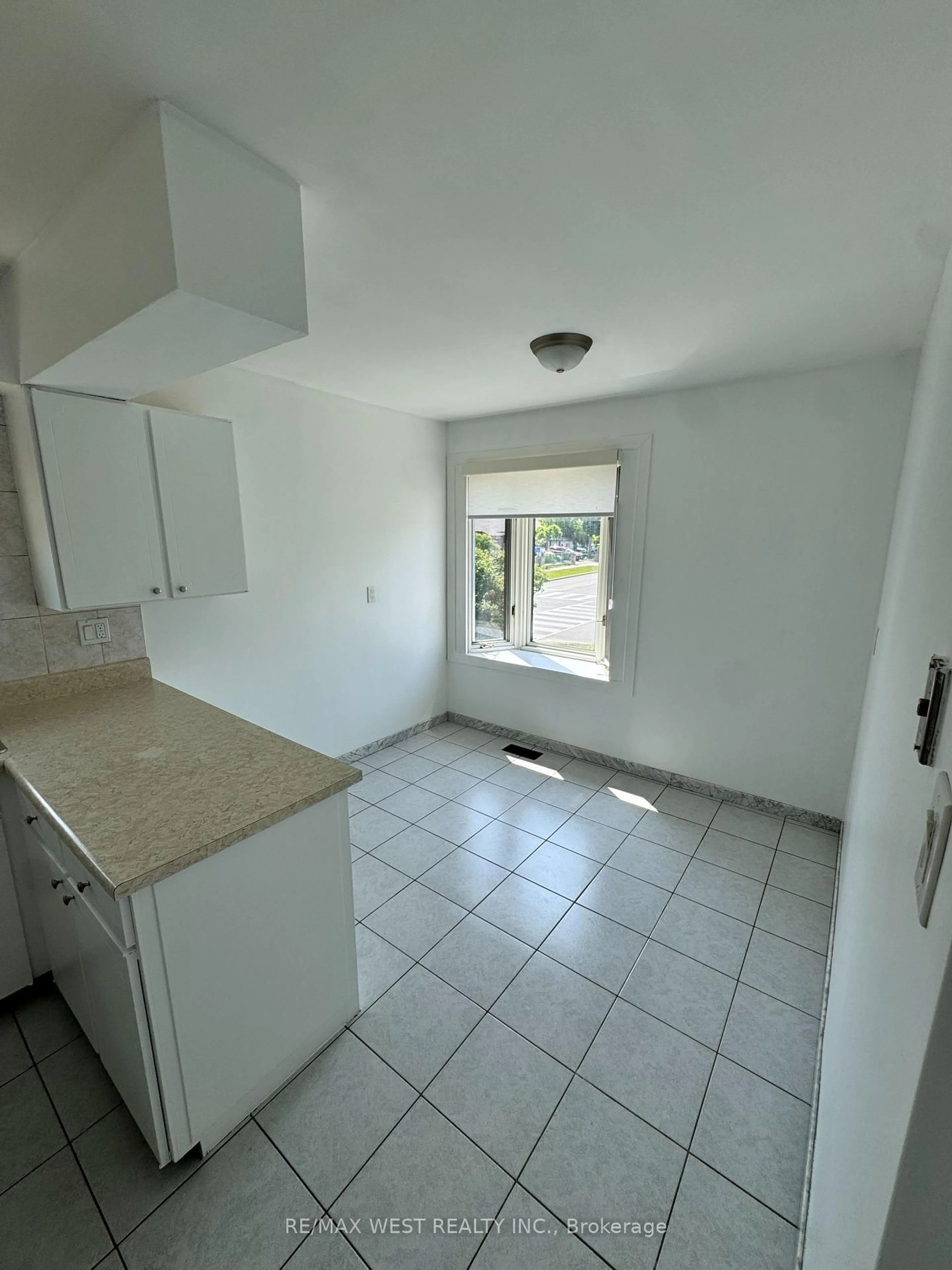 A pic of a room for 100 Spenvalley Dr, Toronto Ontario M3L 1Z3