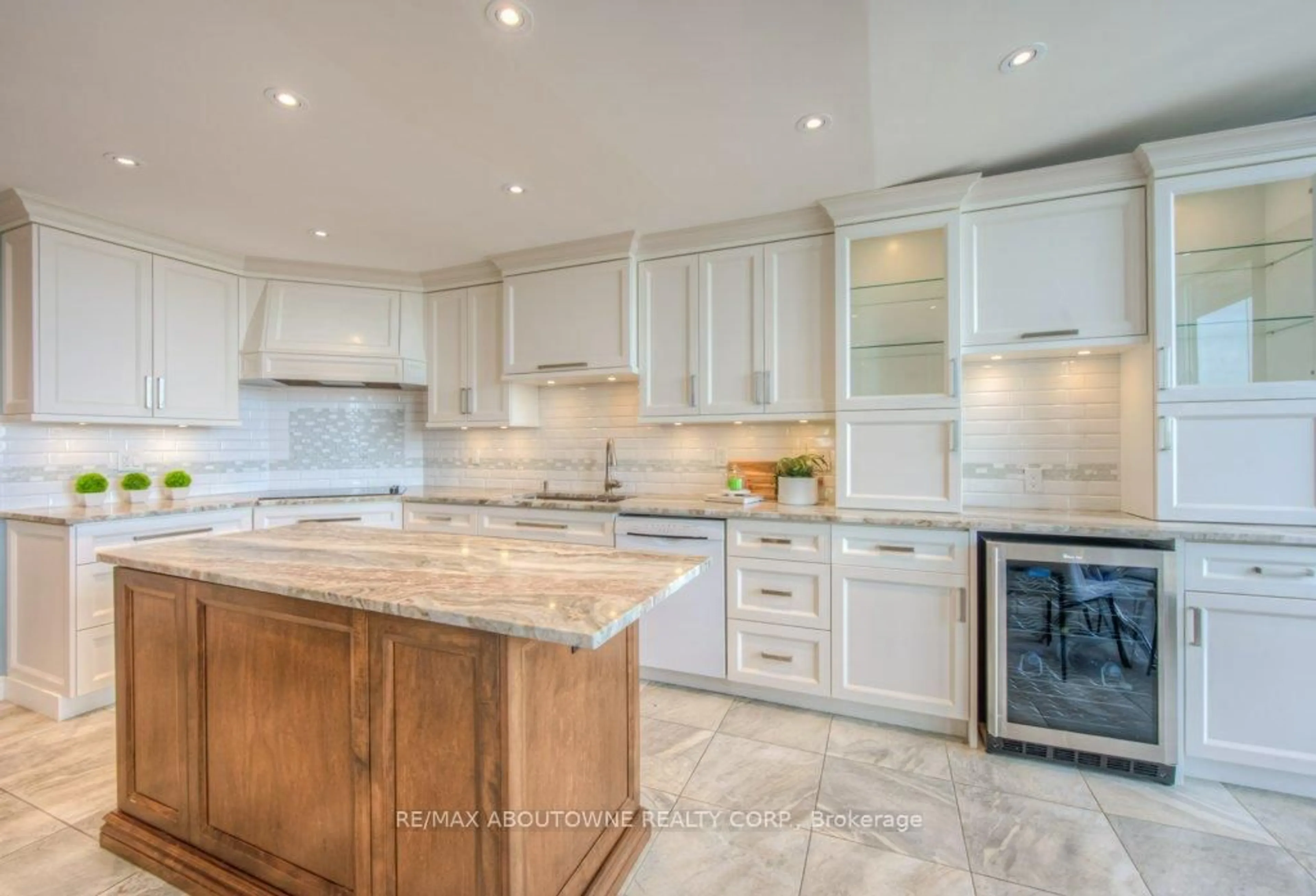 Contemporary kitchen, ceramic/tile floor for 2180 Marine Dr #PH2, Oakville Ontario L6L 5V2