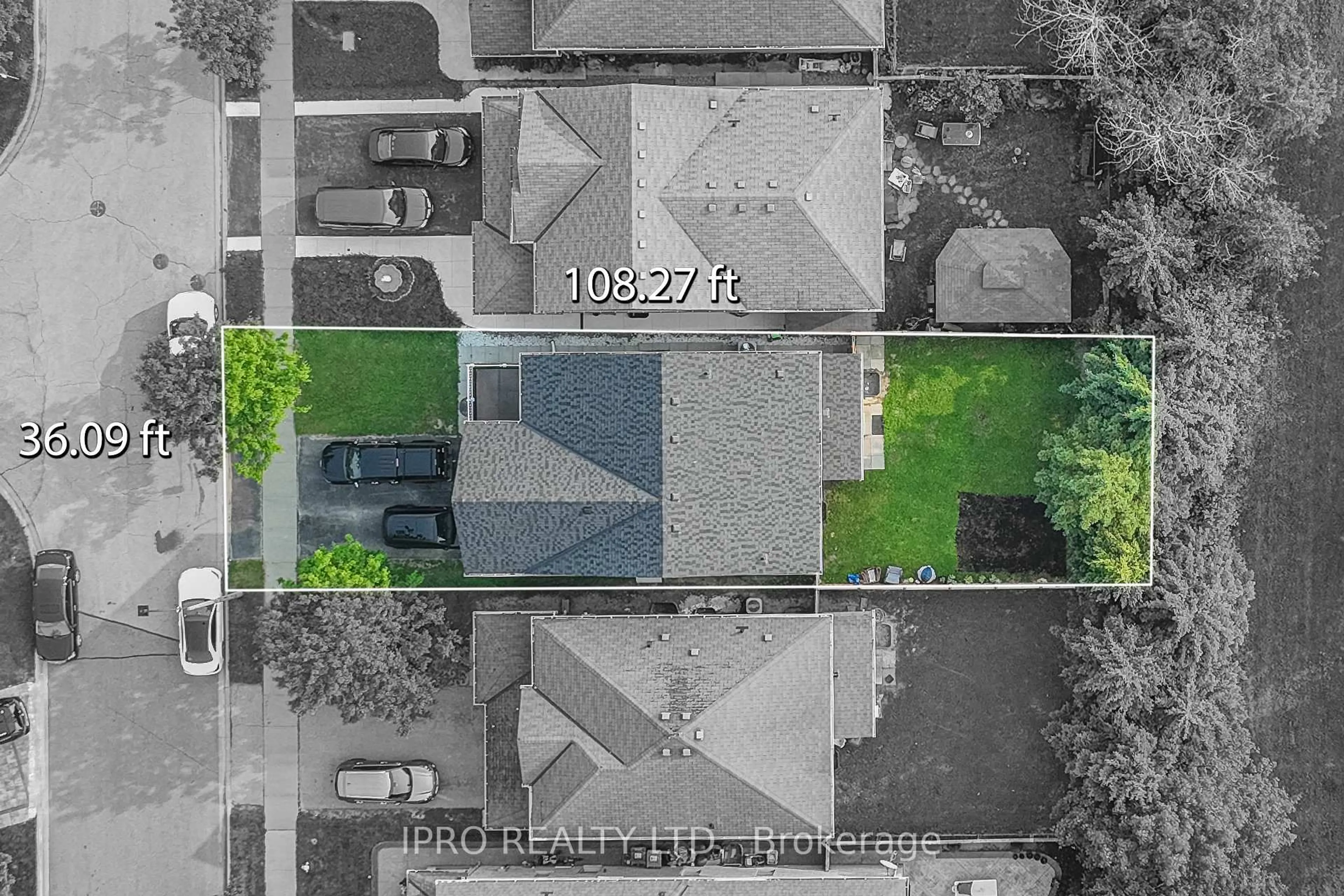 A pic from outside/outdoor area/front of a property/back of a property/a pic from drone, street for 14 Vanwood Cres, Brampton Ontario L6P 2X4