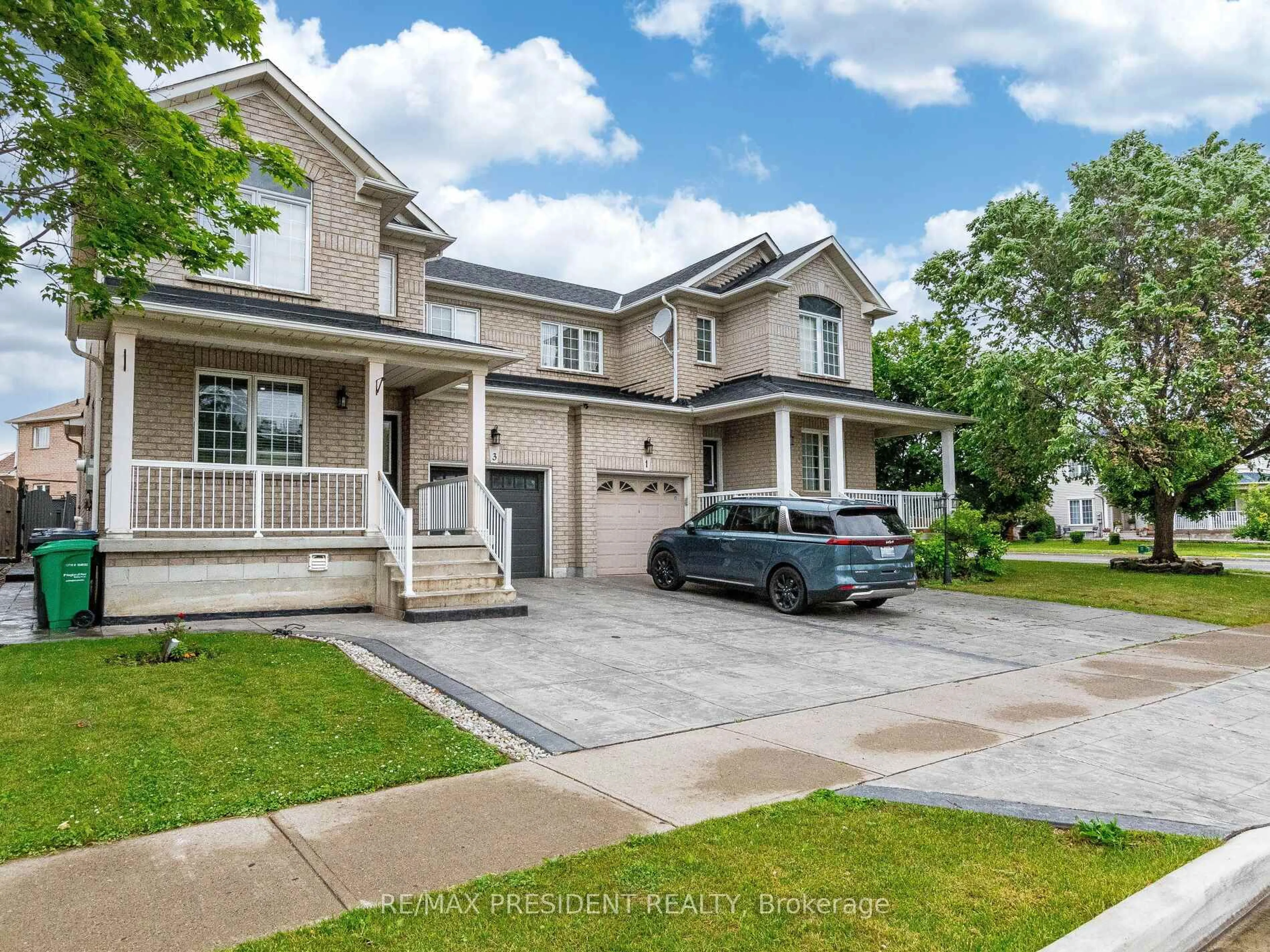 Home with vinyl exterior material, street for 3 Olde Town Rd, Brampton Ontario L6X 4V1