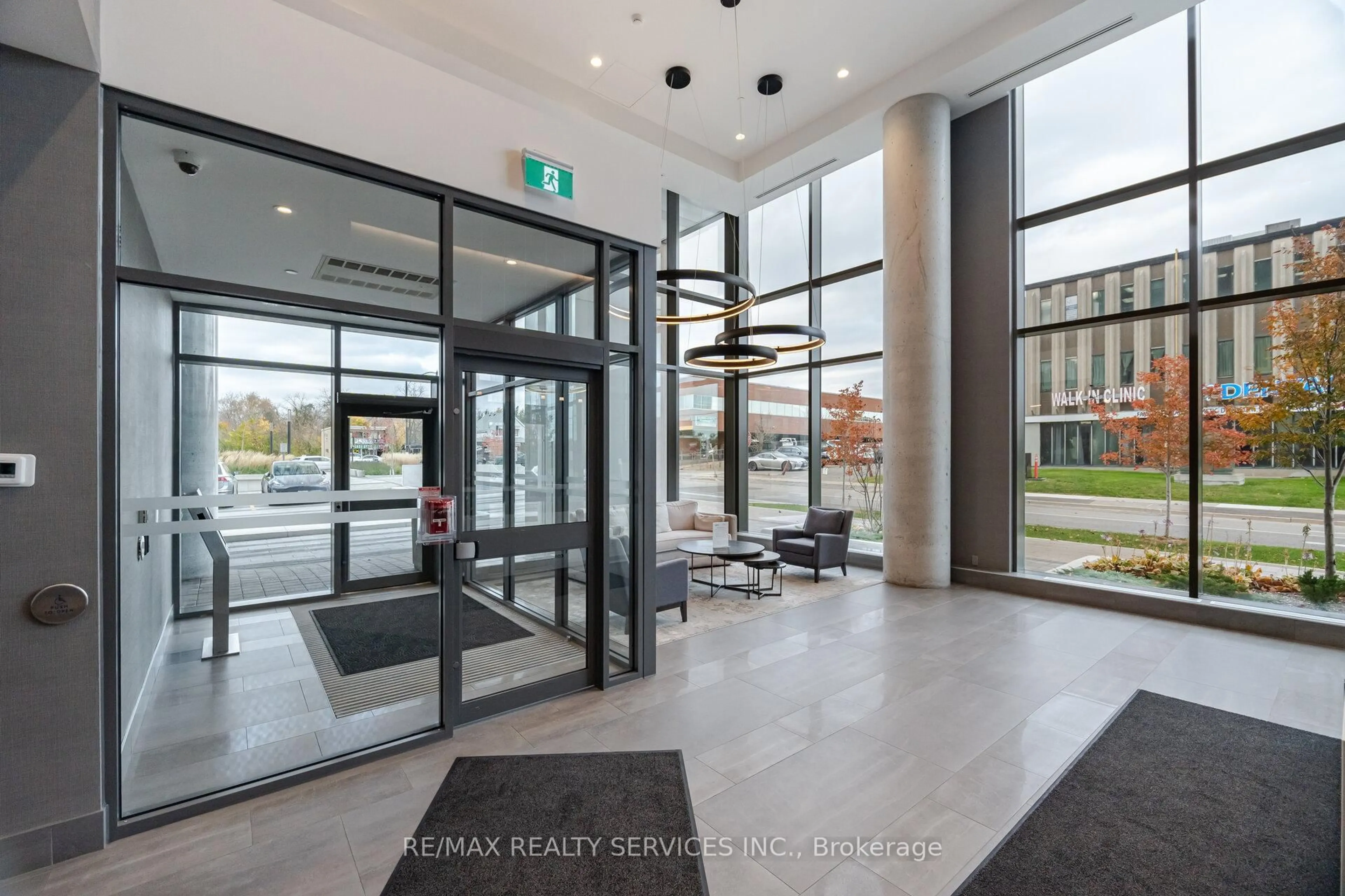 Indoor foyer for 15 Lynch St #1202, Brampton Ontario L6W 0C7