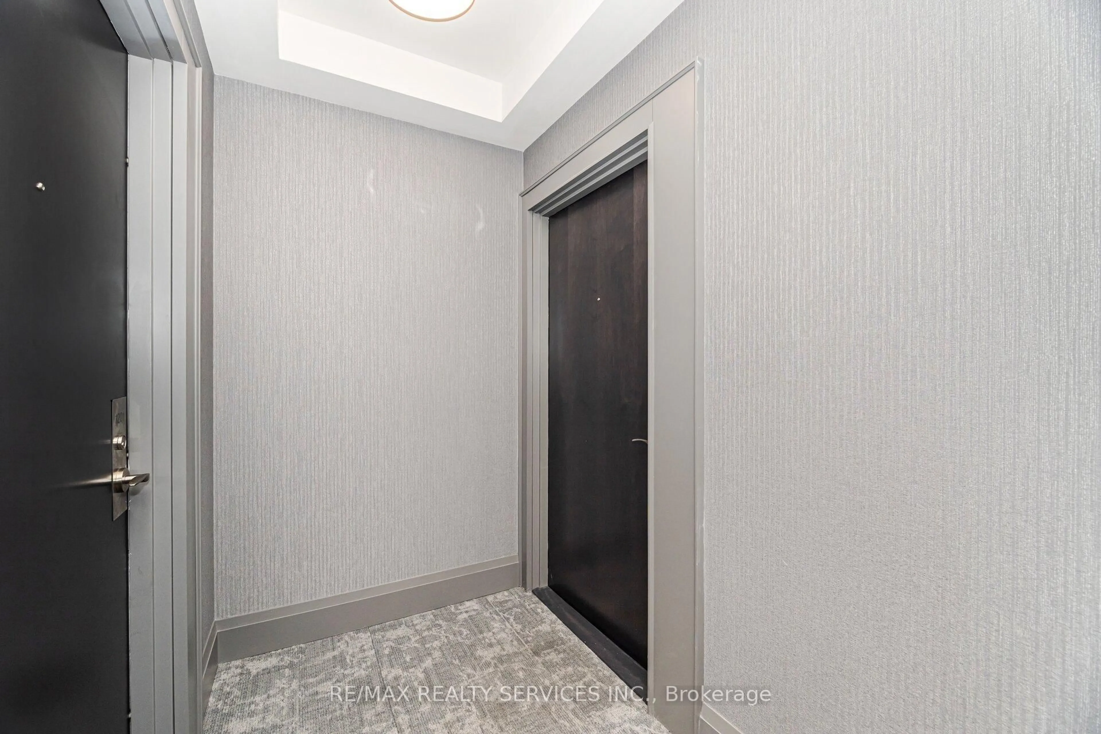 Indoor foyer for 15 Lynch St #1202, Brampton Ontario L6W 0C7