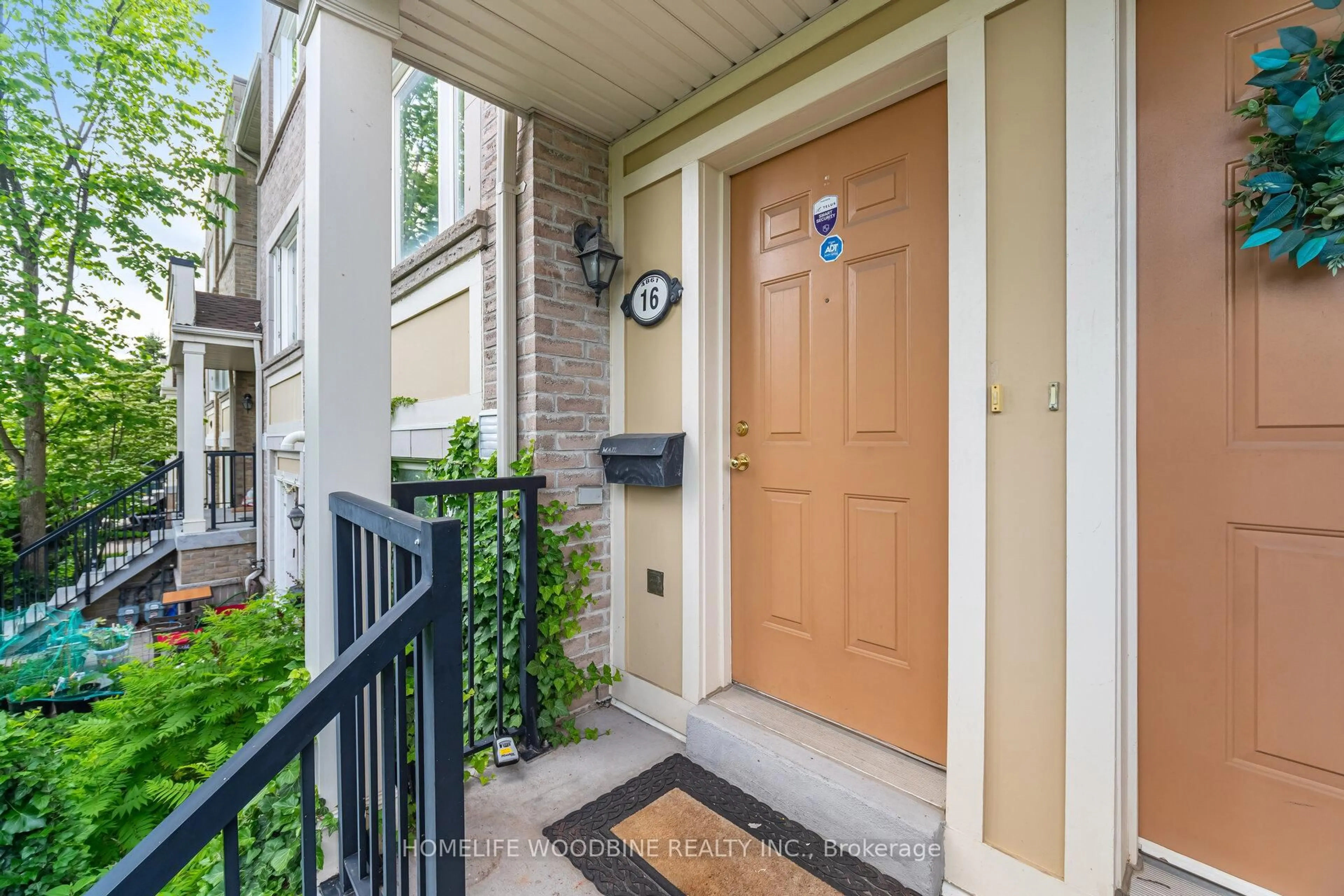 Indoor entryway for 4861 Half Moon Grve #16, Mississauga Ontario L5M 8C7