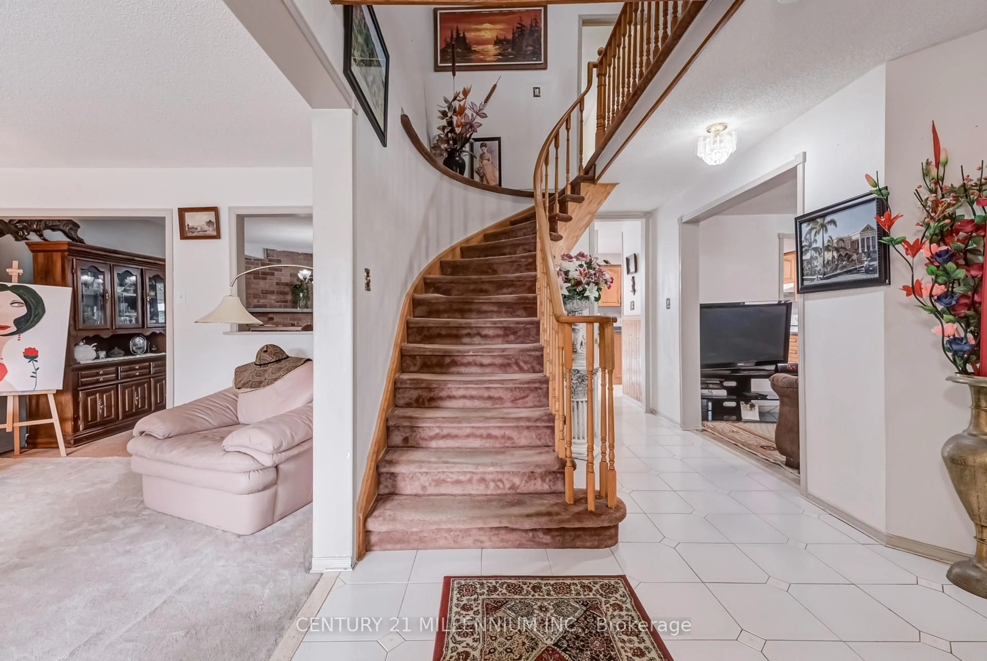 Indoor foyer for 61 Castlehill Rd, Brampton Ontario L6X 4C9