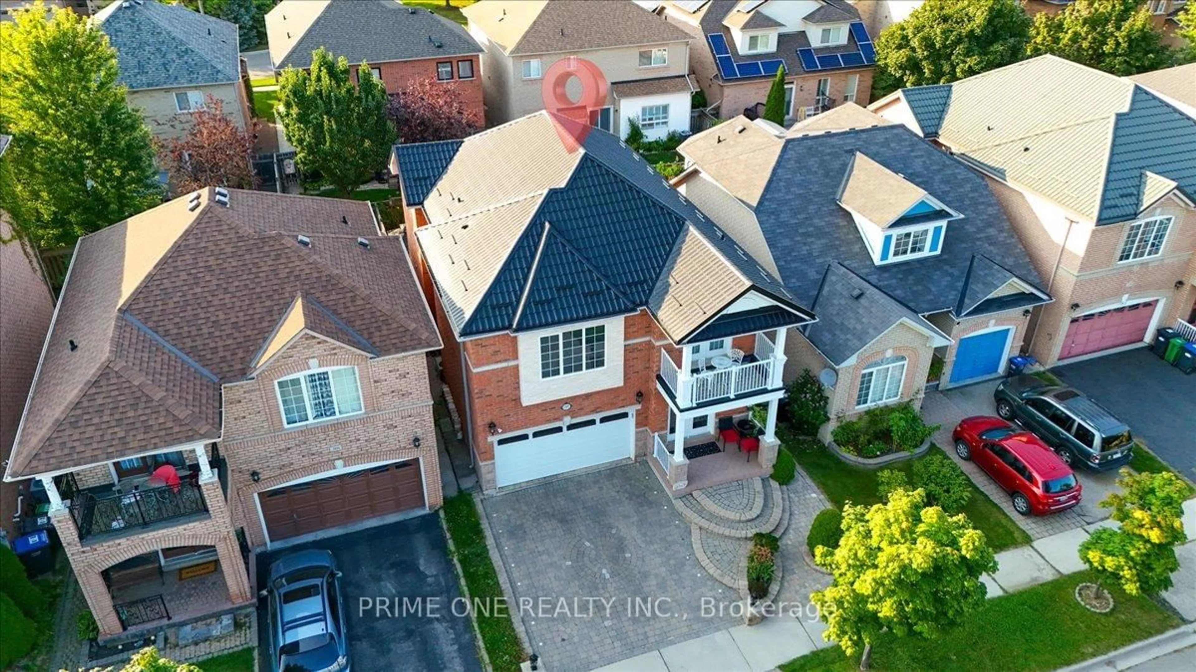 A pic from outside/outdoor area/front of a property/back of a property/a pic from drone, street for 3797 Barley Tr, Mississauga Ontario L5M 6X4