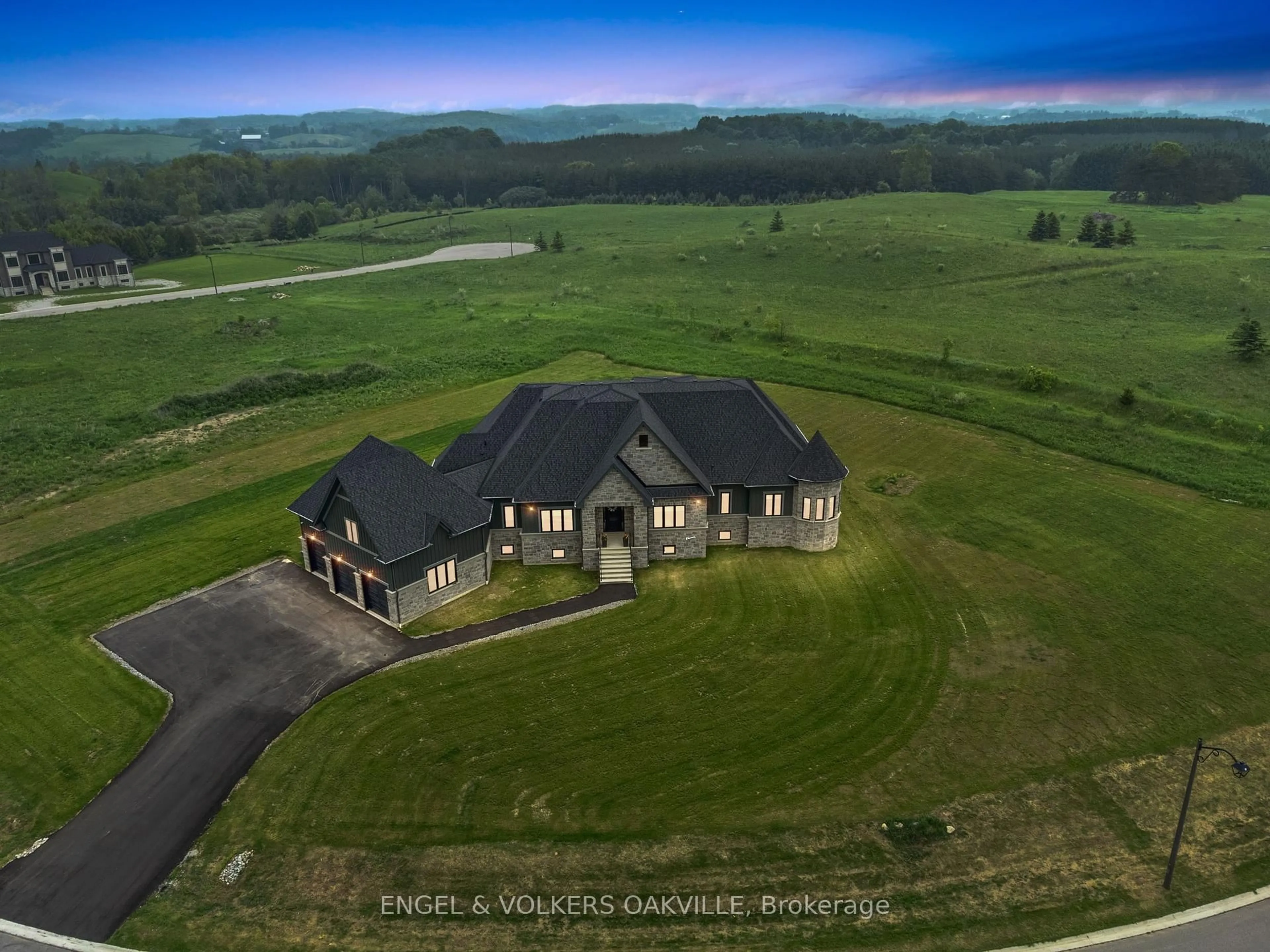 A pic from outside/outdoor area/front of a property/back of a property/a pic from drone, mountain view for 91 Logan Rd, Caledon Ontario L7E 4L5