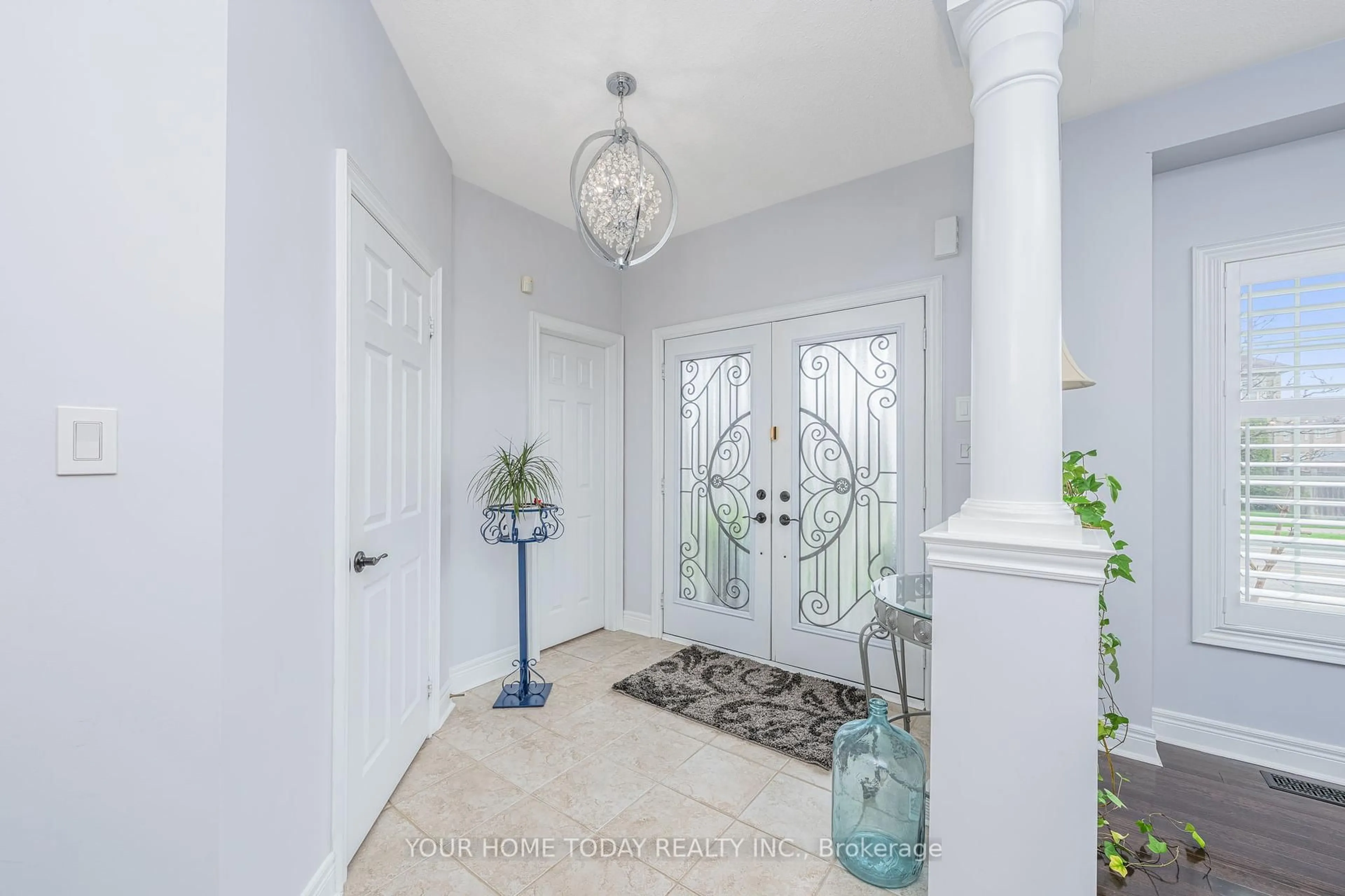 Indoor entryway for 430 Barber Dr, Halton Hills Ontario L7G 0A5