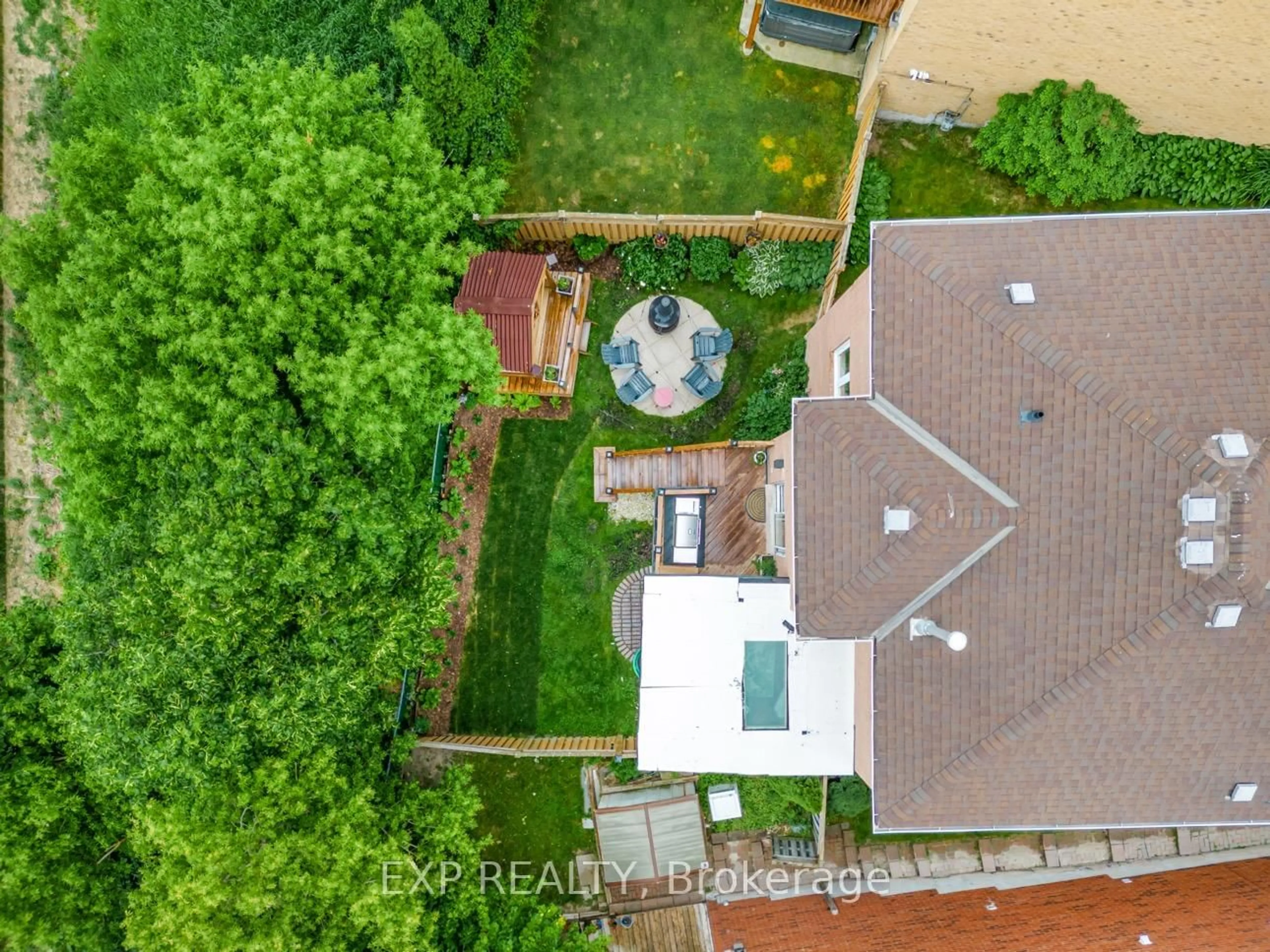 A pic from outside/outdoor area/front of a property/back of a property/a pic from drone, city buildings view from balcony for 184 Howard Cres, Orangeville Ontario L9W 4W3