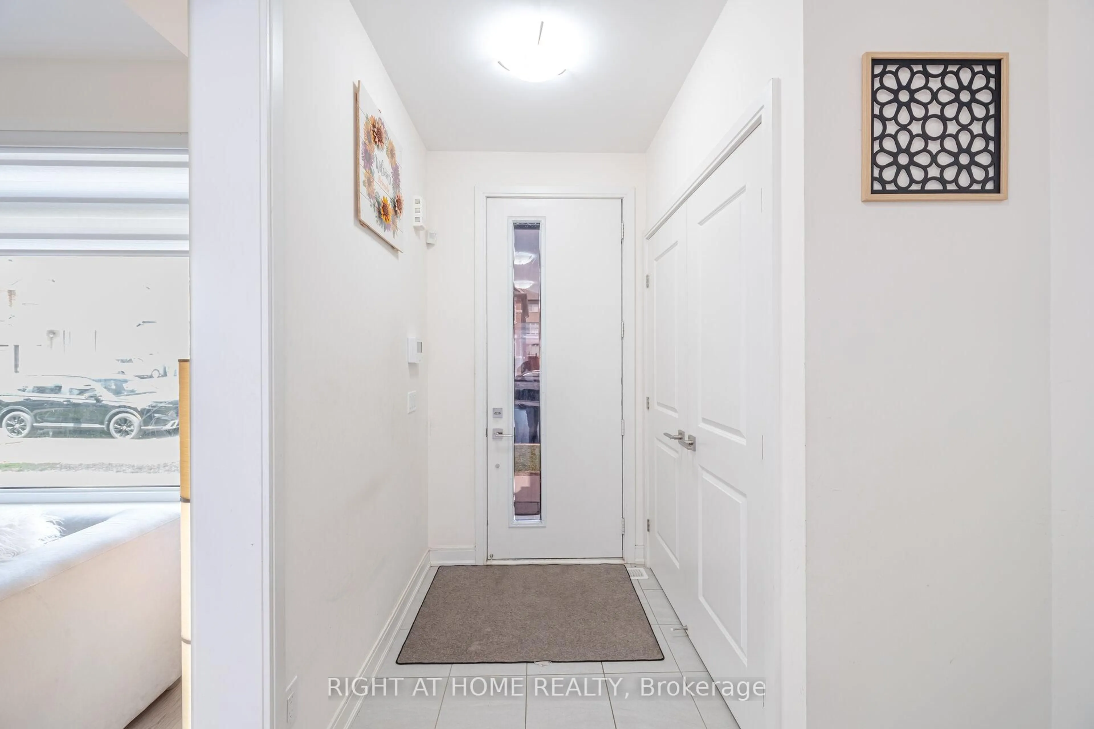 Indoor entryway for 37 Nightjar Dr, Brampton Ontario L7A 5A1