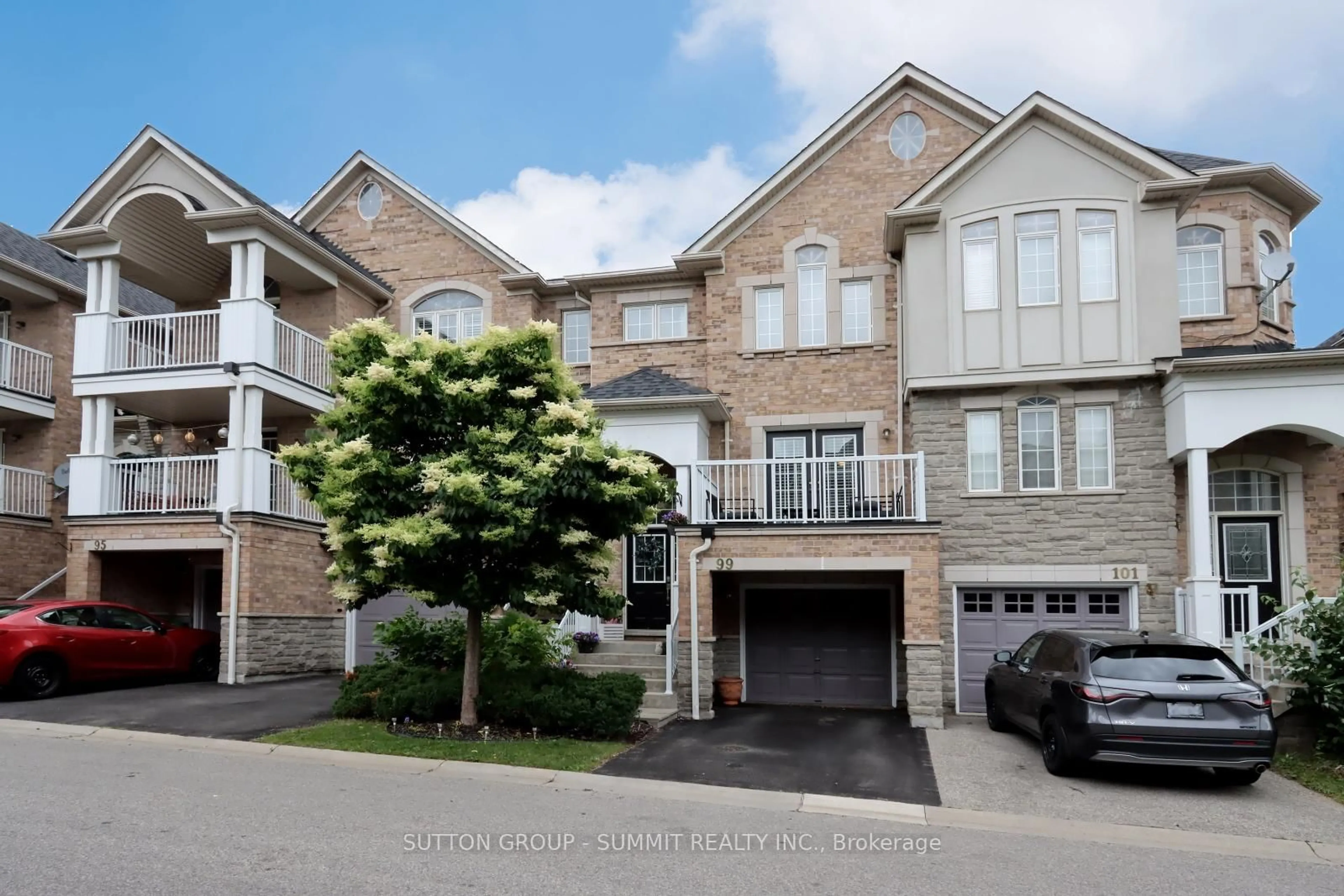 A pic from outside/outdoor area/front of a property/back of a property/a pic from drone, street for 601 SHORELINE Dr #99, Mississauga Ontario L5B 4K8