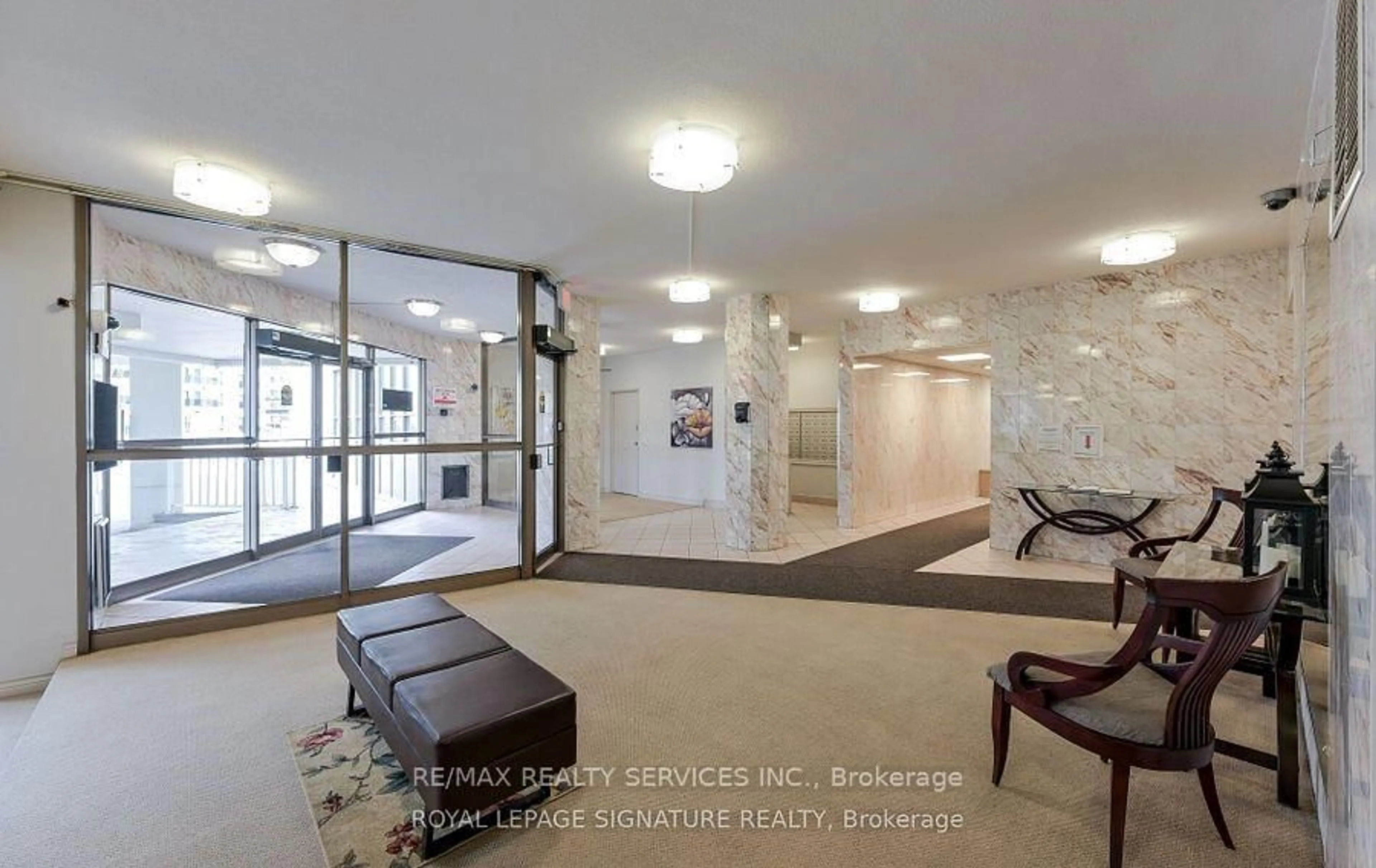 Indoor foyer for 2323 Confederation Pkwy #706, Mississauga Ontario L5B 1R6