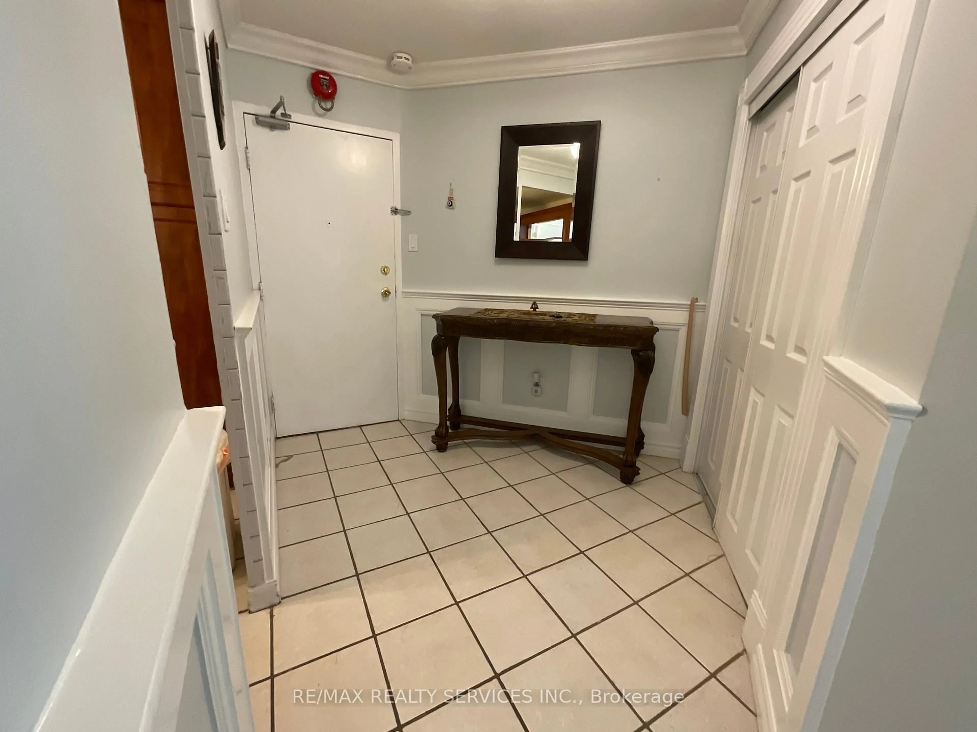 Unknown for 2323 Confederation Pkwy #706, Mississauga Ontario L5B 1R6