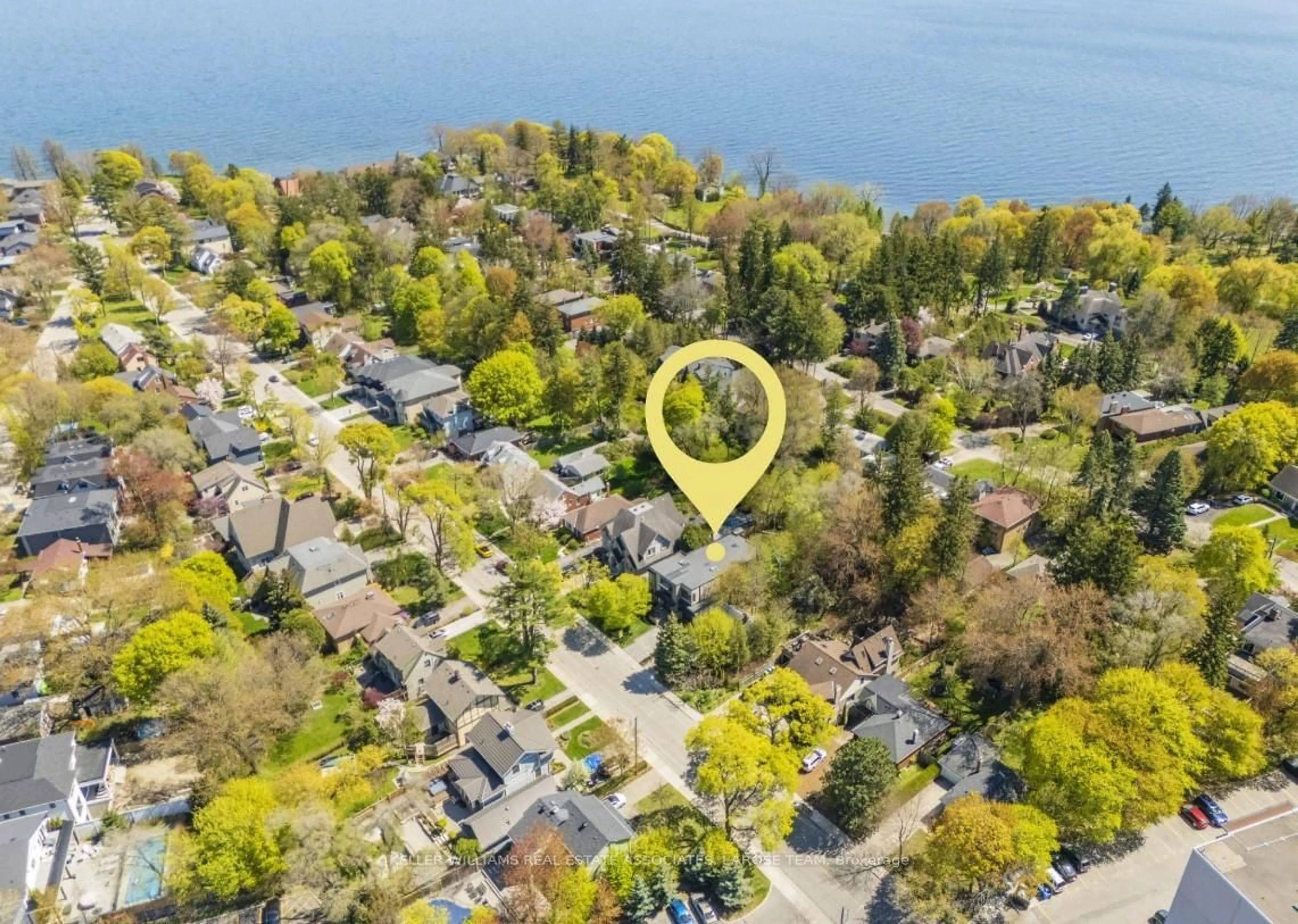 A pic from outside/outdoor area/front of a property/back of a property/a pic from drone, water/lake/river/ocean view for 16 Maple Ave, Mississauga Ontario L5H 2R6