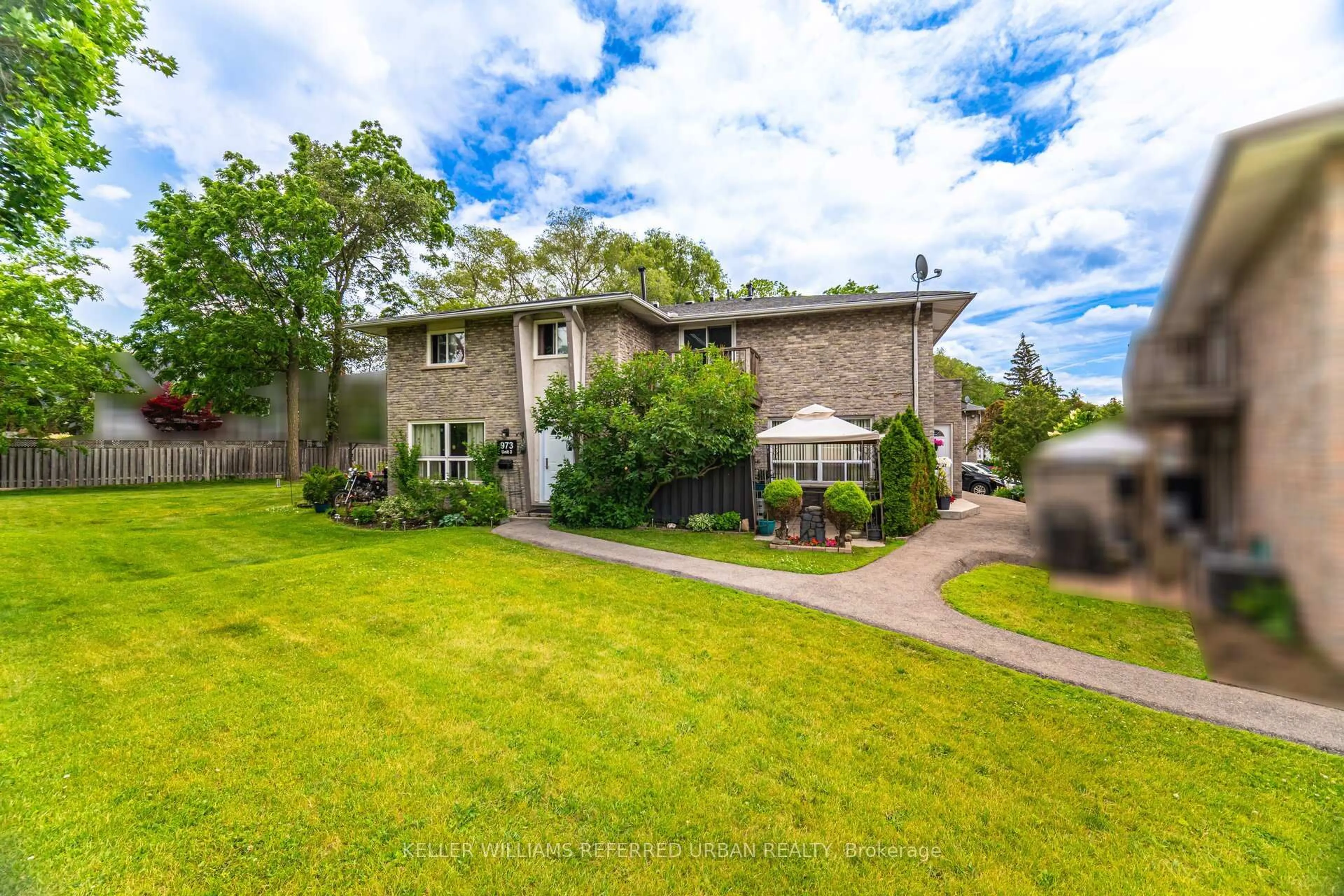 A pic from outside/outdoor area/front of a property/back of a property/a pic from drone, unknown for 973 Francis Rd #1, Burlington Ontario L7T 3Z1