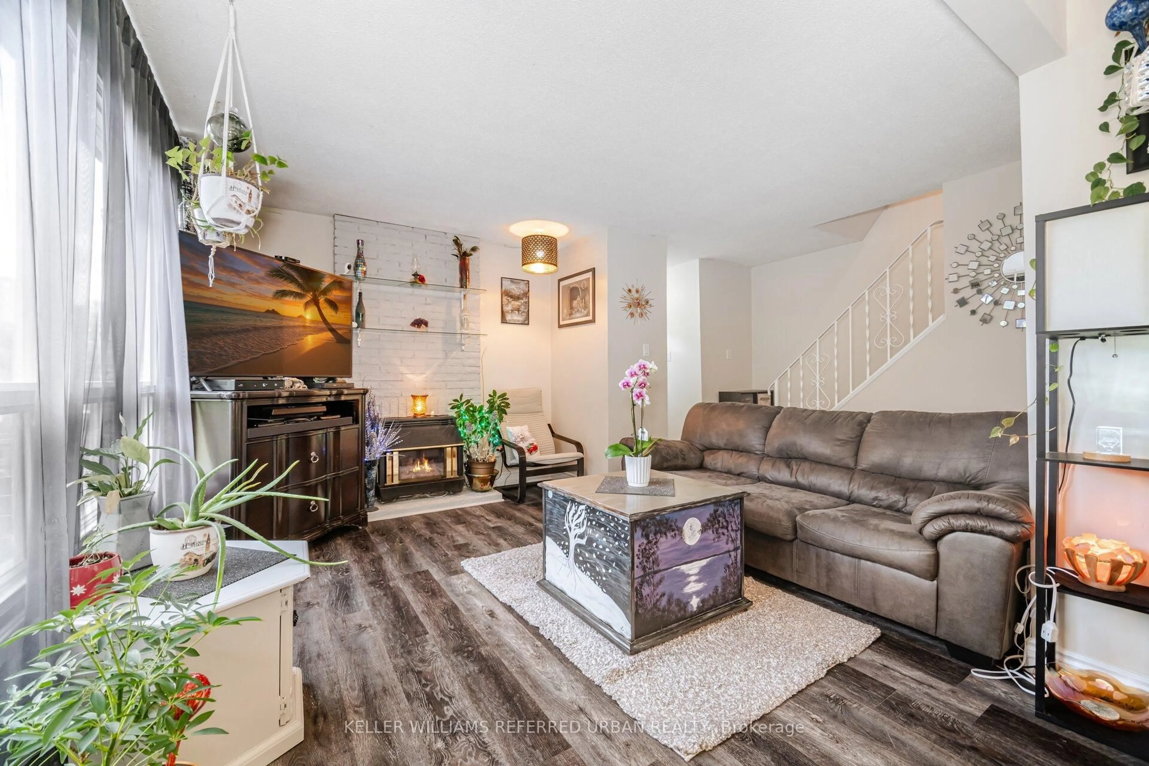 Living room with furniture, unknown for 973 Francis Rd #1, Burlington Ontario L7T 3Z1