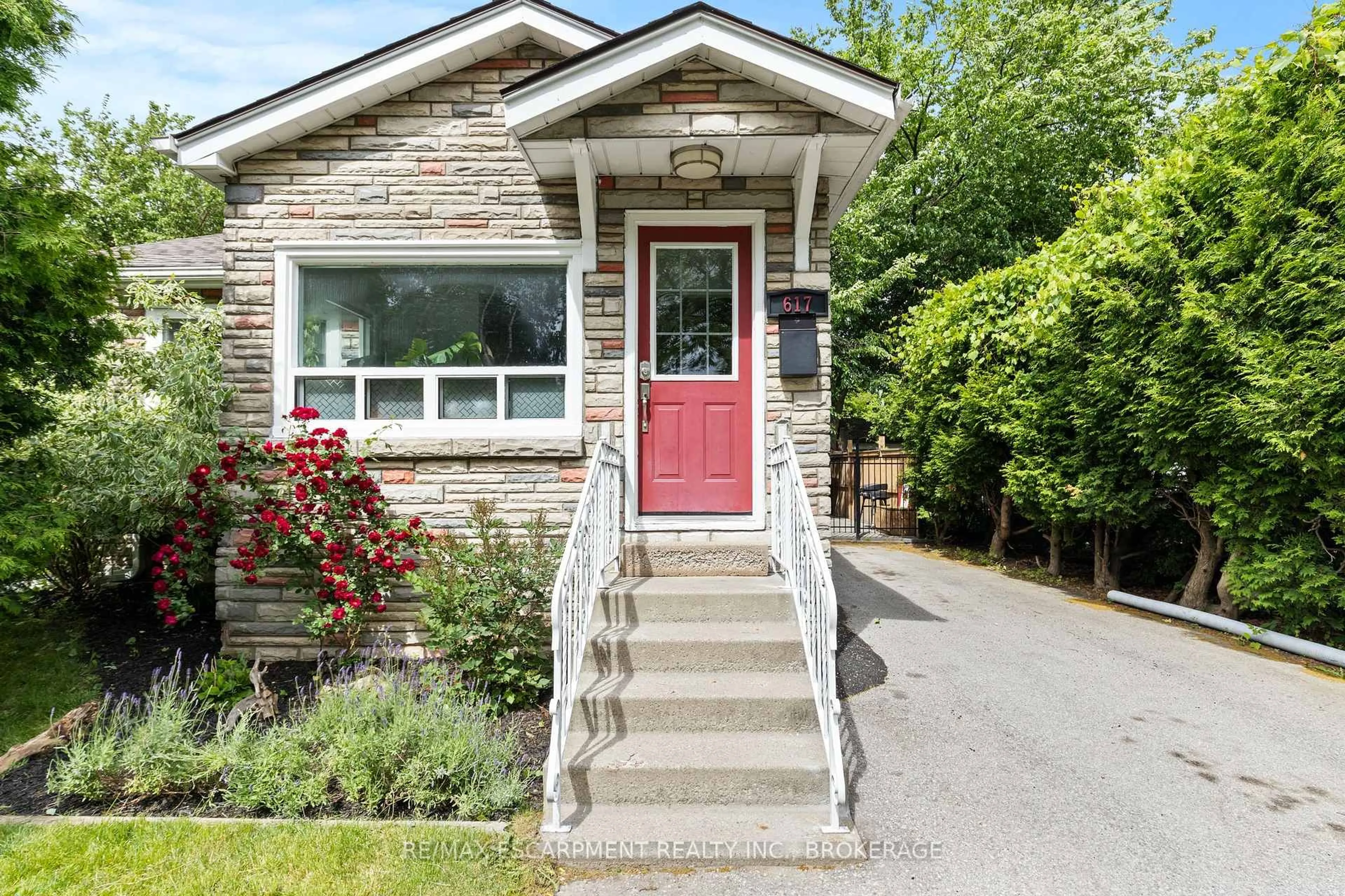 Home with brick exterior material, street for 617 Clark Ave, Burlington Ontario L7S 1P1
