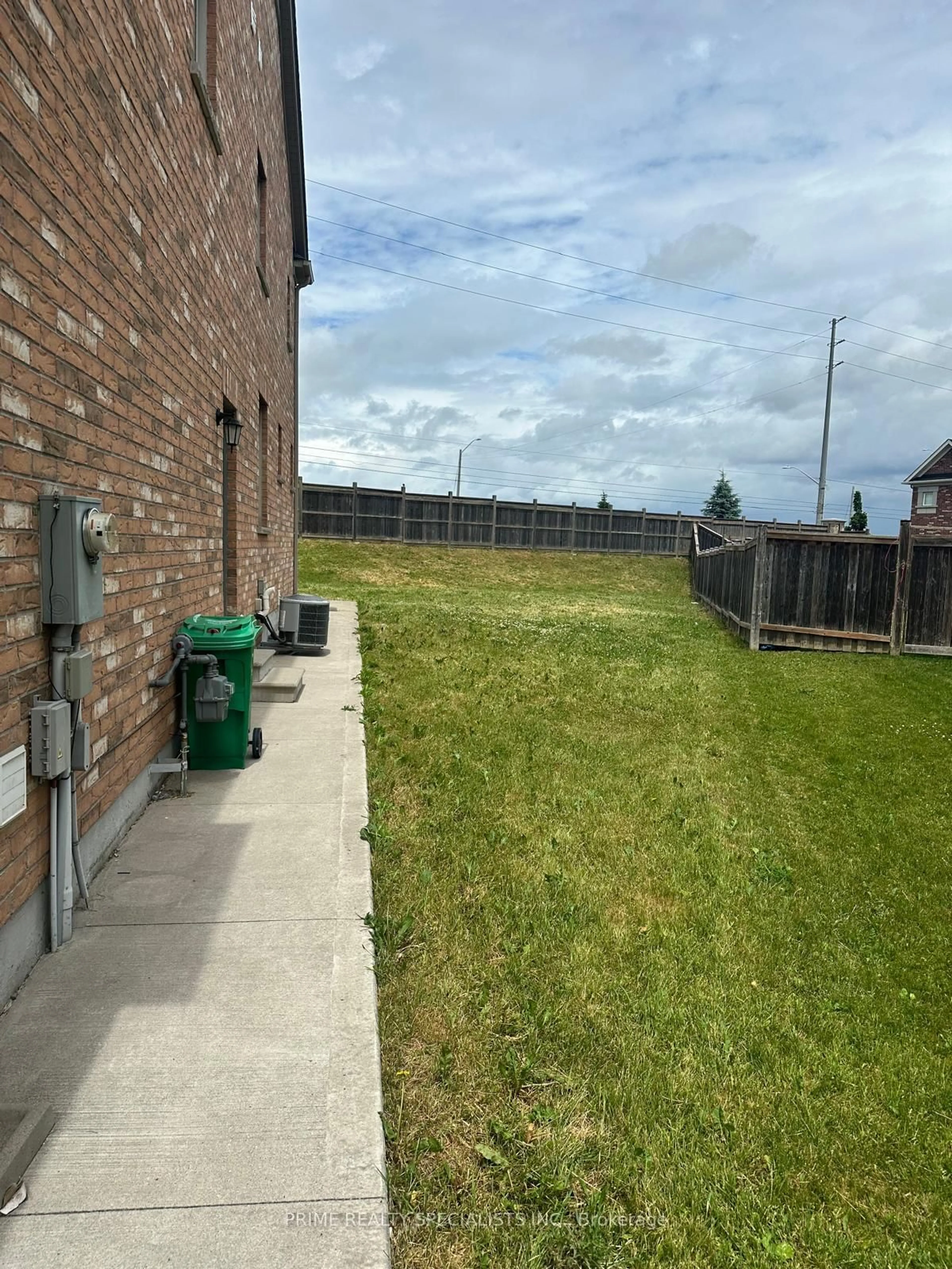 A pic from outside/outdoor area/front of a property/back of a property/a pic from drone, street for 86 Bernadino St, Brampton Ontario L6P 4G1