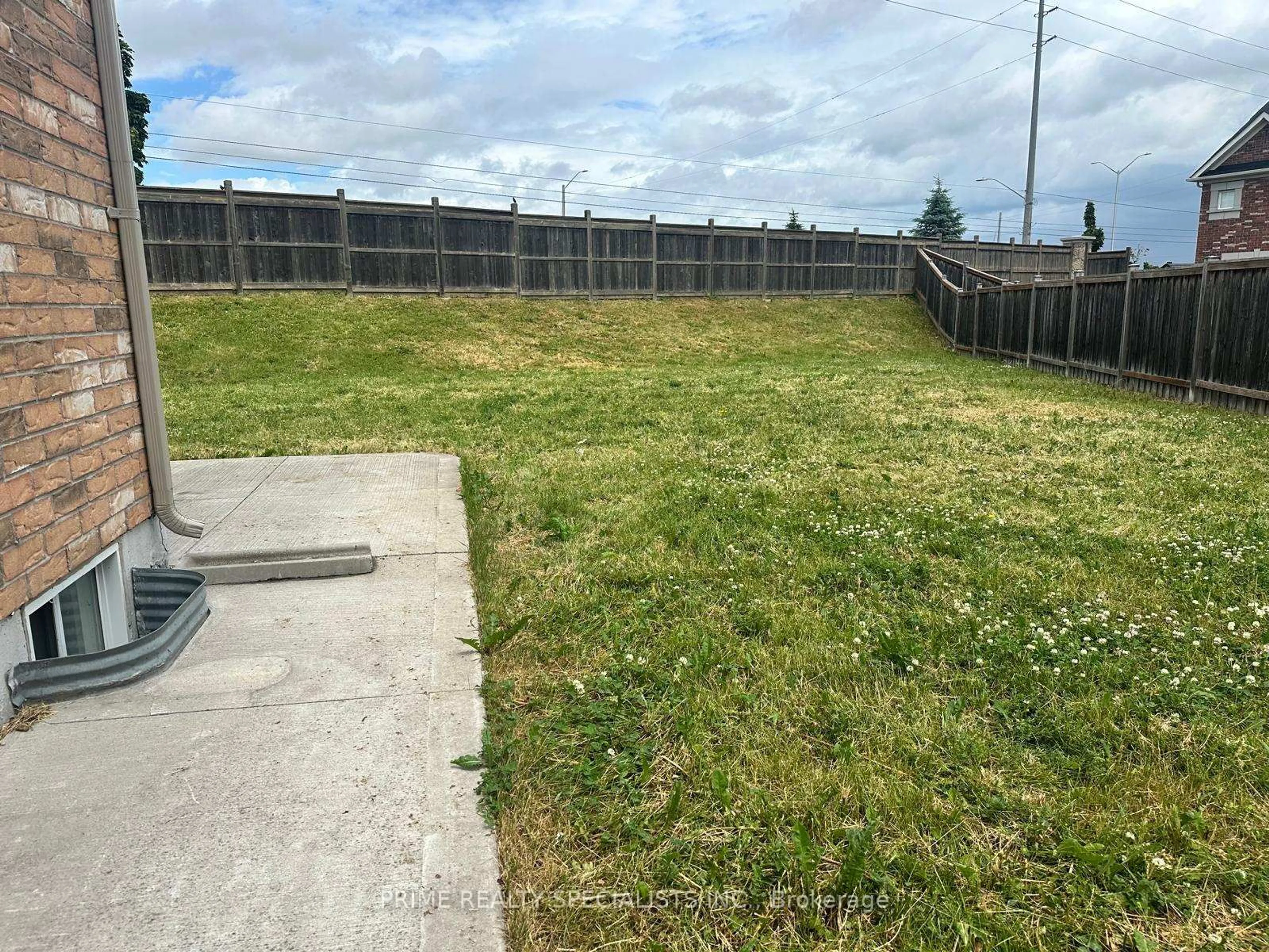 A pic from outside/outdoor area/front of a property/back of a property/a pic from drone, street for 86 Bernadino St, Brampton Ontario L6P 4G1