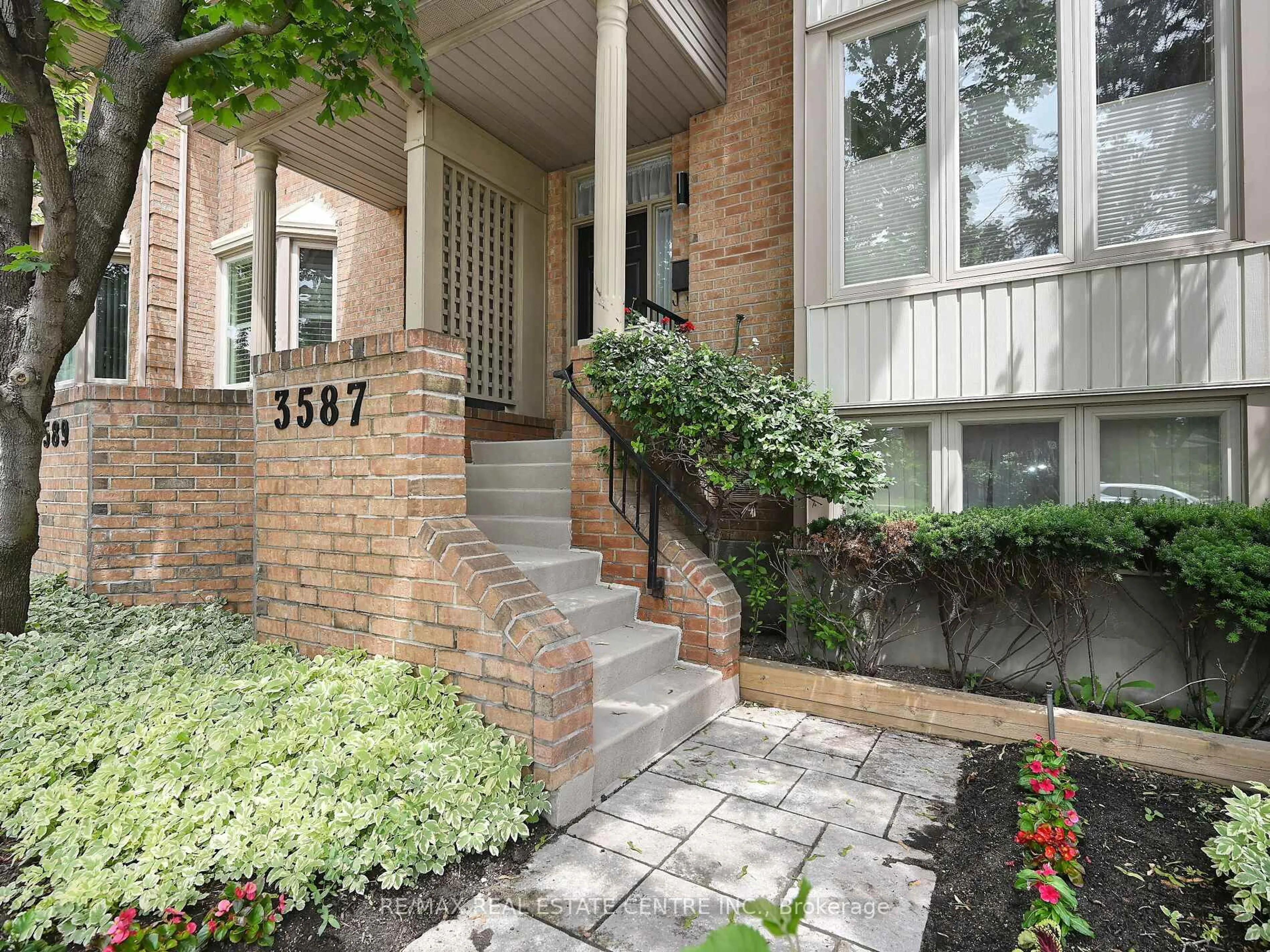 Home with brick exterior material, street for 3587 Kariya Dr #6, Mississauga Ontario L5B 3J2