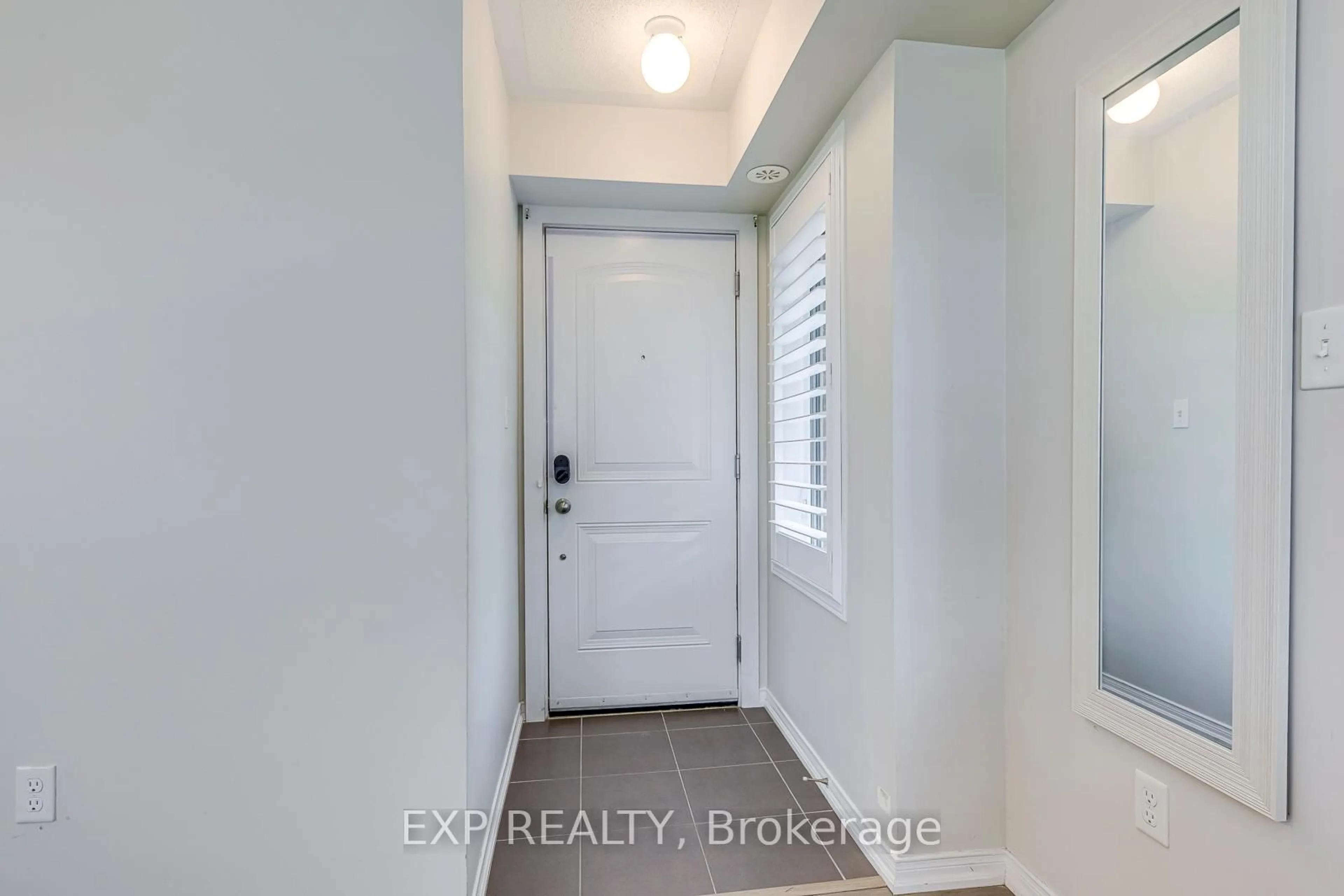 Indoor entryway for 2484 Post Rd #28, Oakville Ontario L6H 0K1