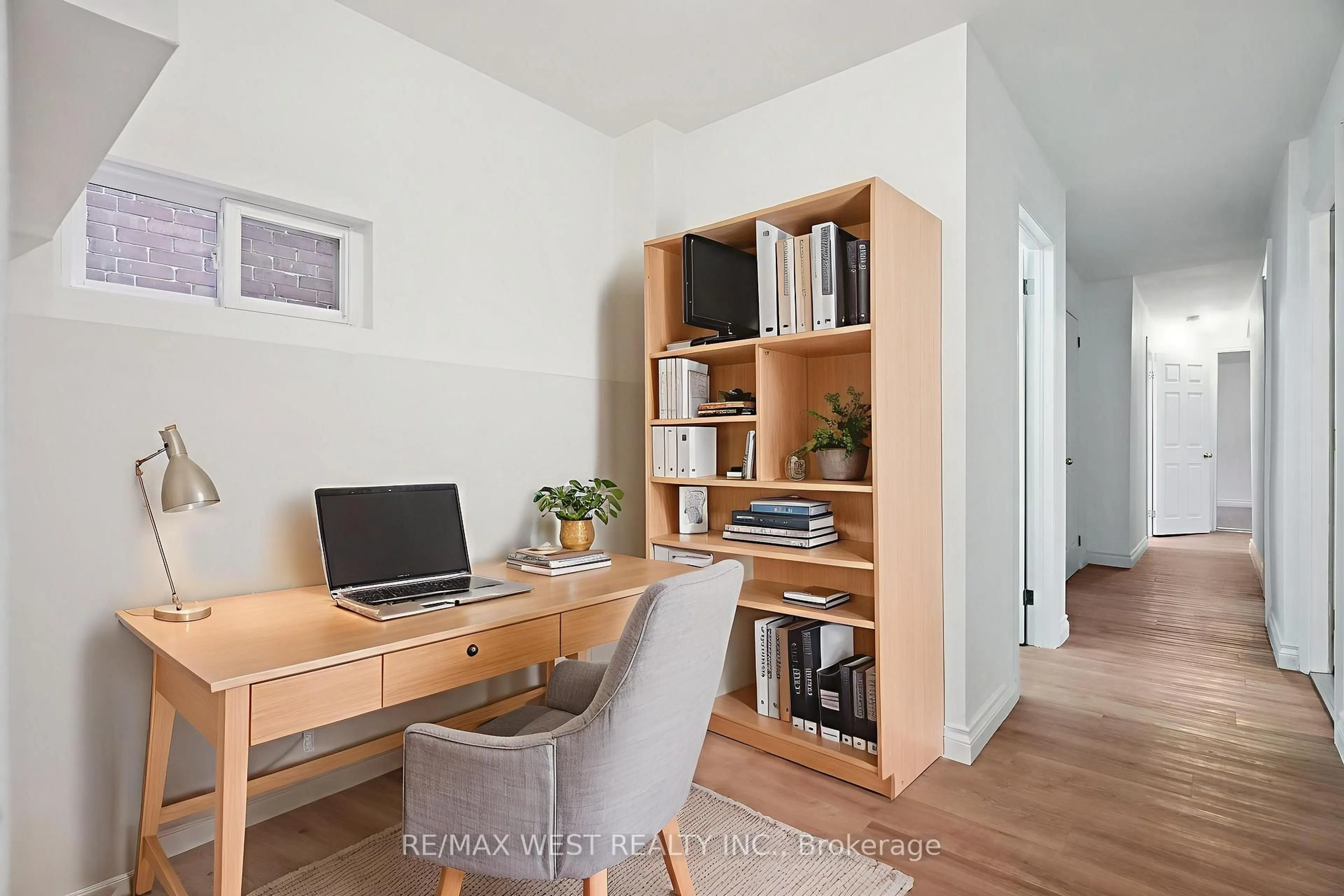 A pic of a room for 130 Lansdowne Ave, Toronto Ontario M6K 2V9