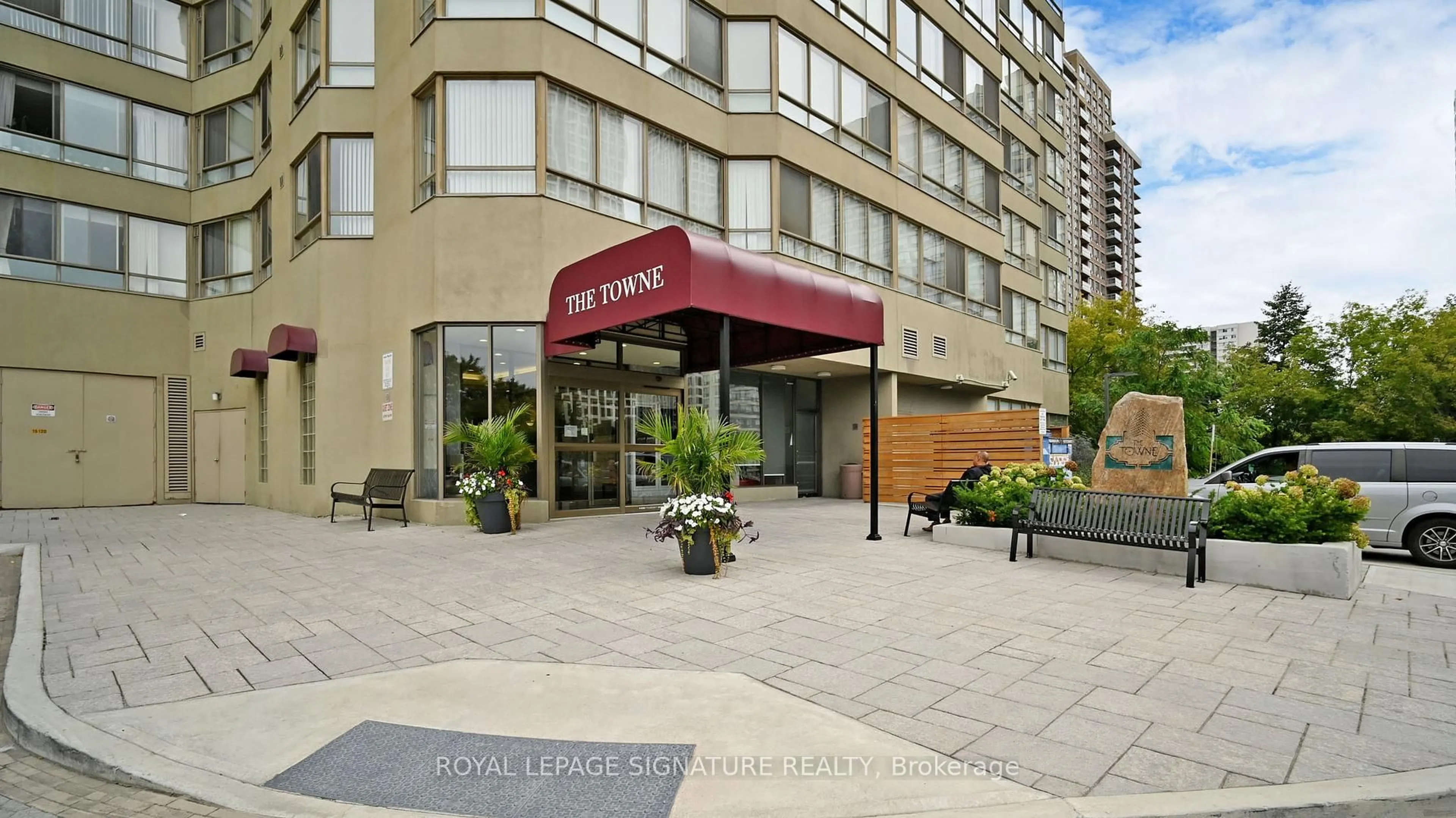 Patio, building for 3605 Kariya Dr #1803, Mississauga Ontario L5B 3J4