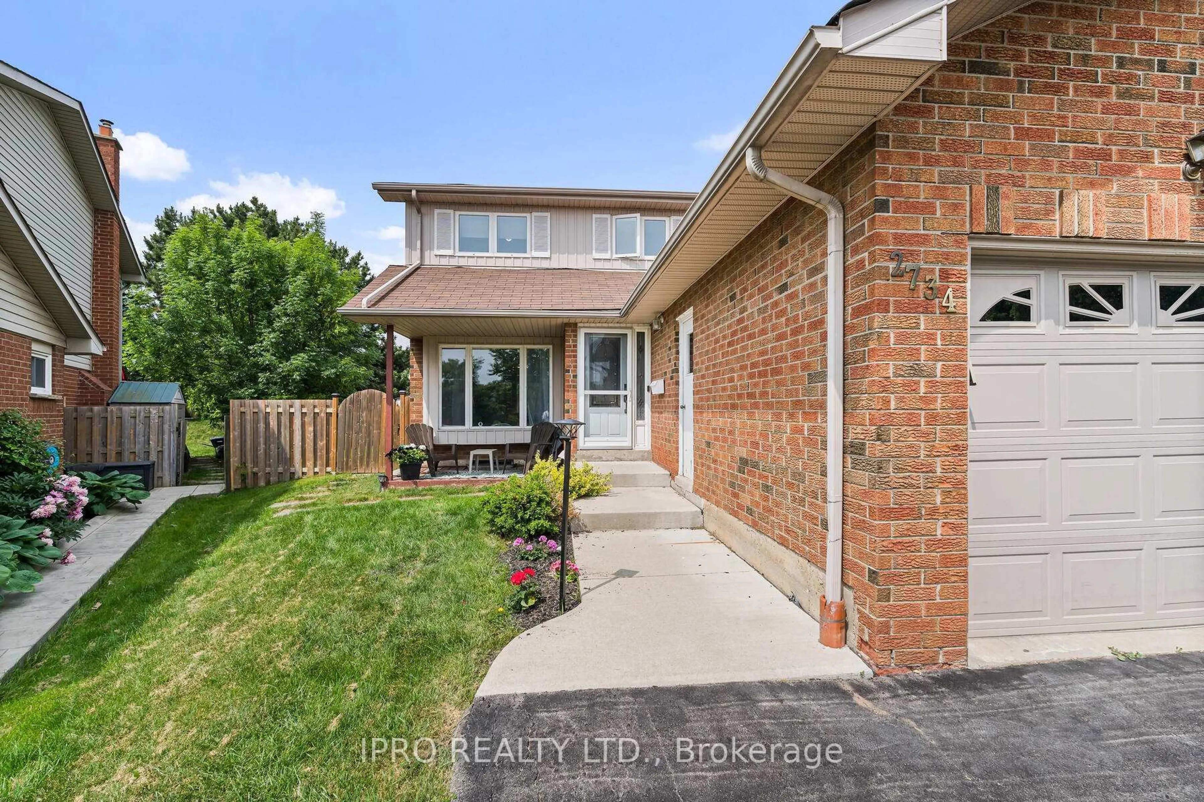 Home with brick exterior material, street for 2734 Los Palmas Crt, Mississauga Ontario L5N 2G7