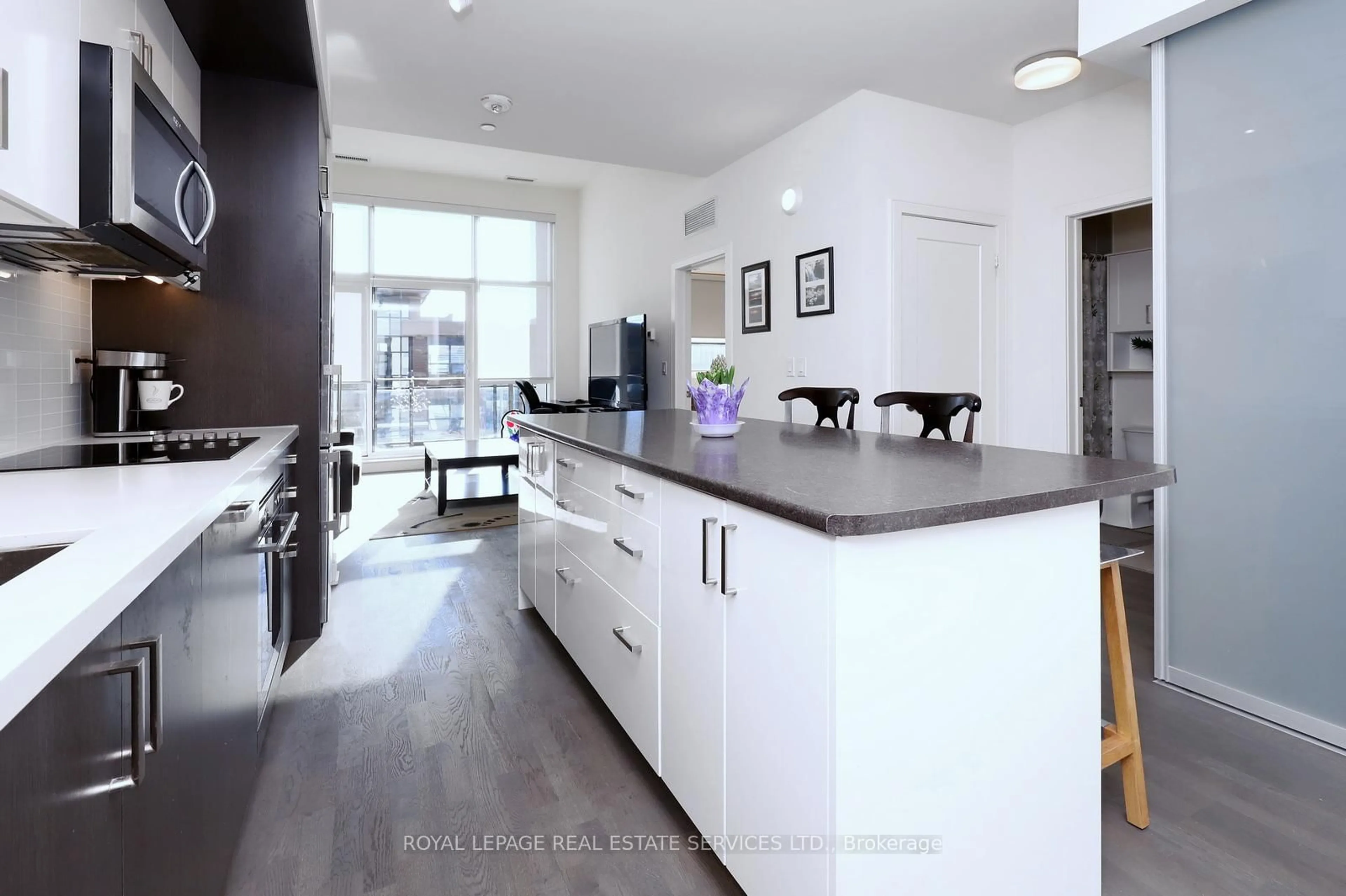 Contemporary kitchen, unknown for 1575 Lakeshore Rd #433, Mississauga Ontario L5J 0B1