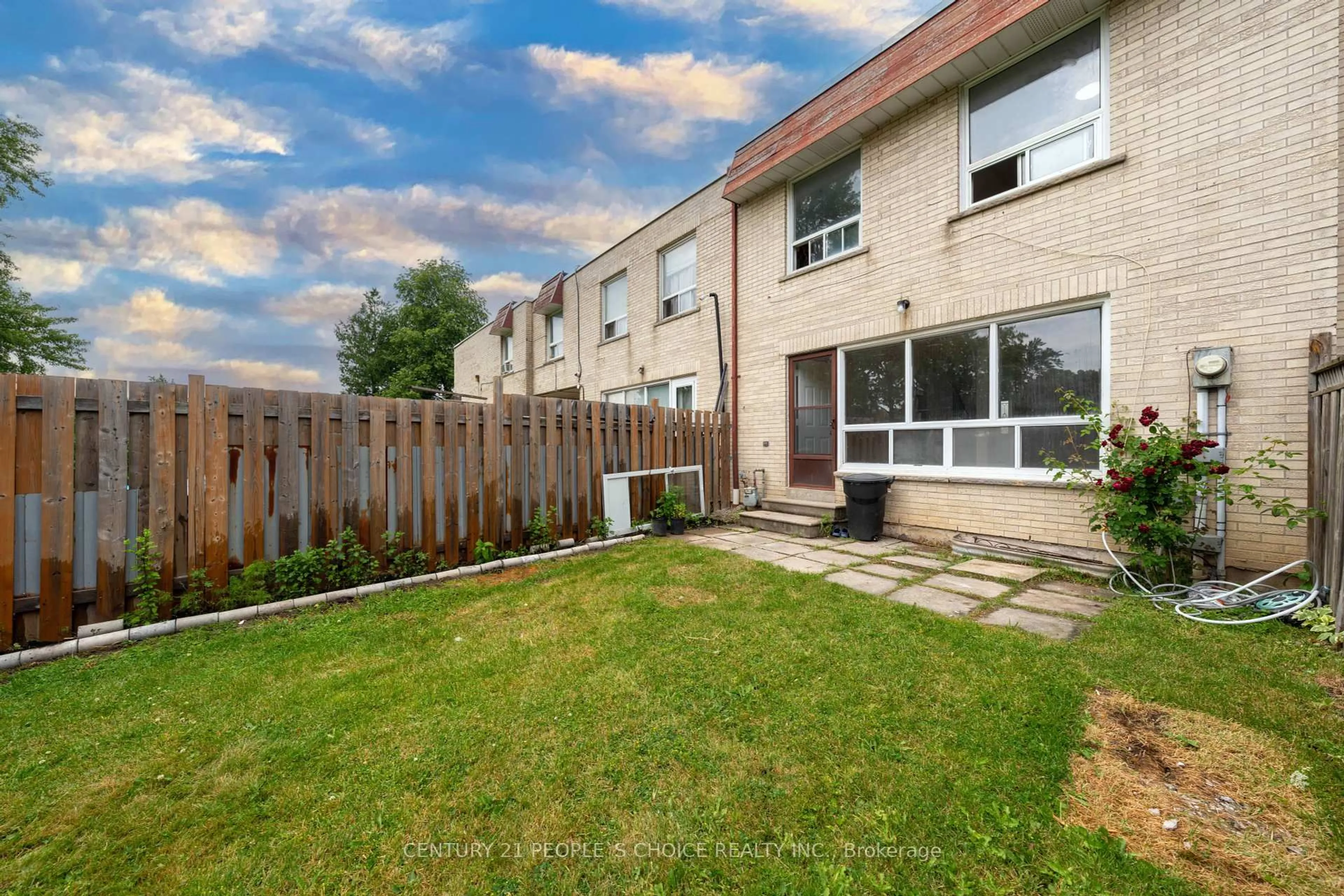 A pic from outside/outdoor area/front of a property/back of a property/a pic from drone, street for 7440 Goreway Dr #28, Mississauga Ontario L4T 2V2