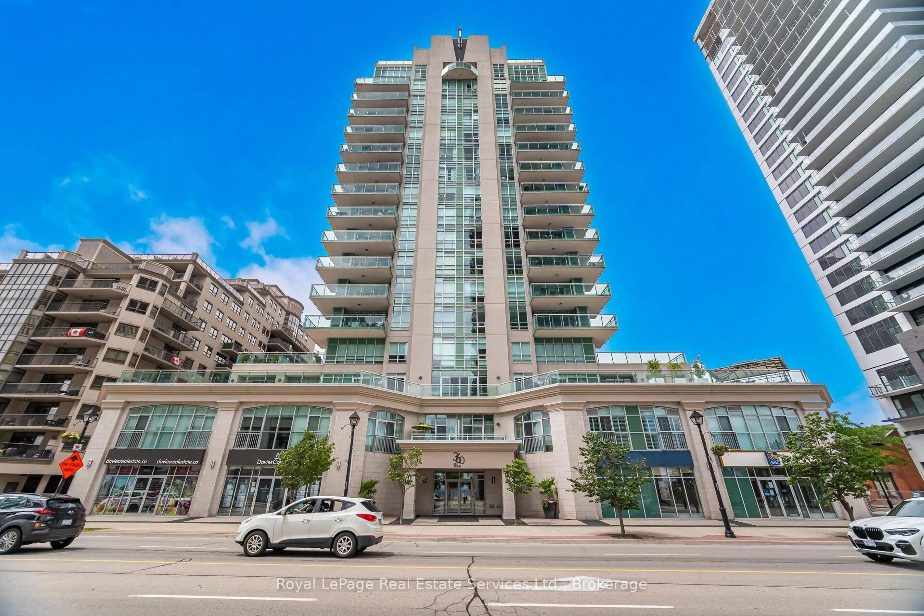Indoor foyer for 360 Pearl St #303, Burlington Ontario L7R 1E1