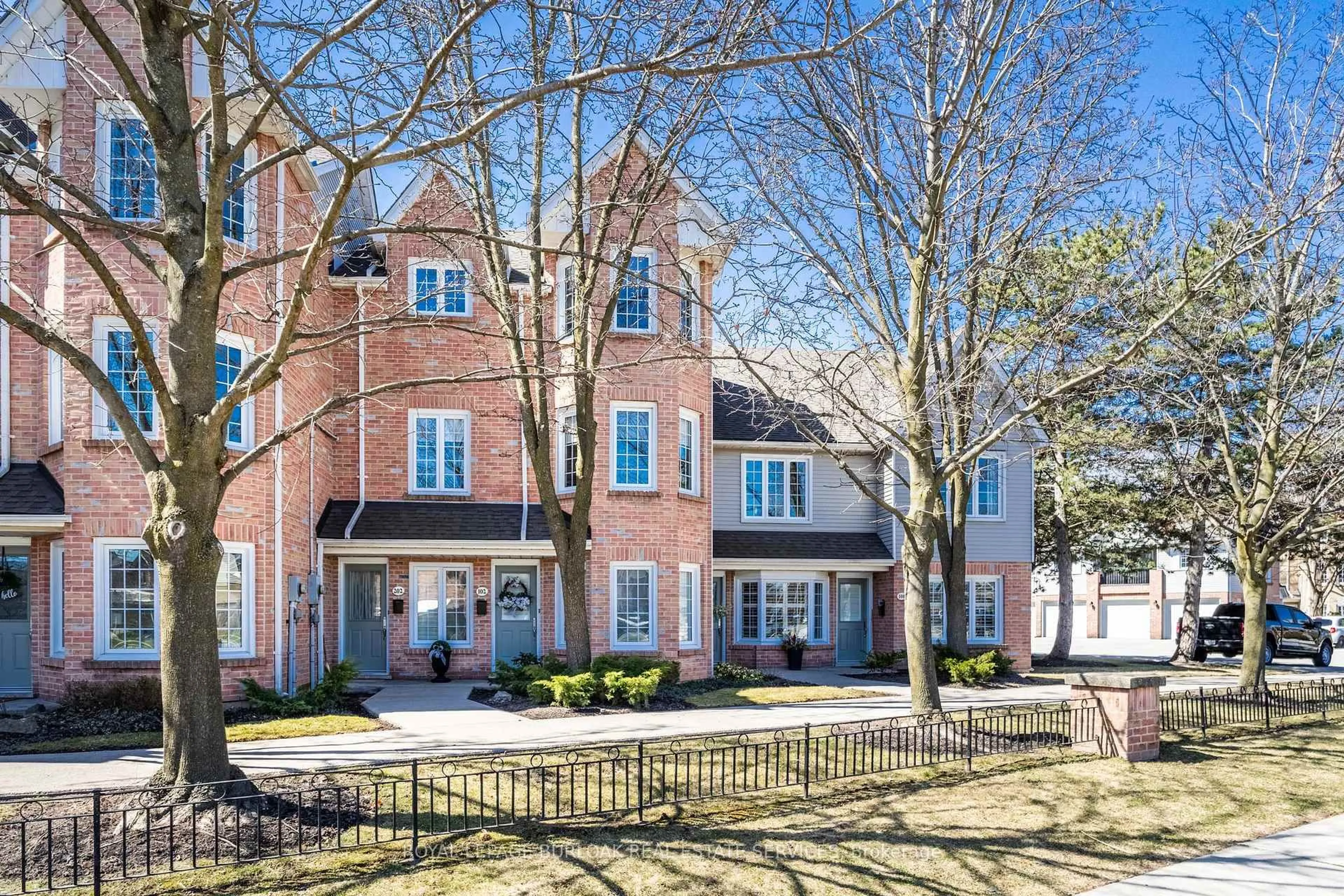 Home with brick exterior material, street for 2110 Cleaver Ave #102, Burlington Ontario L7M 3Z3