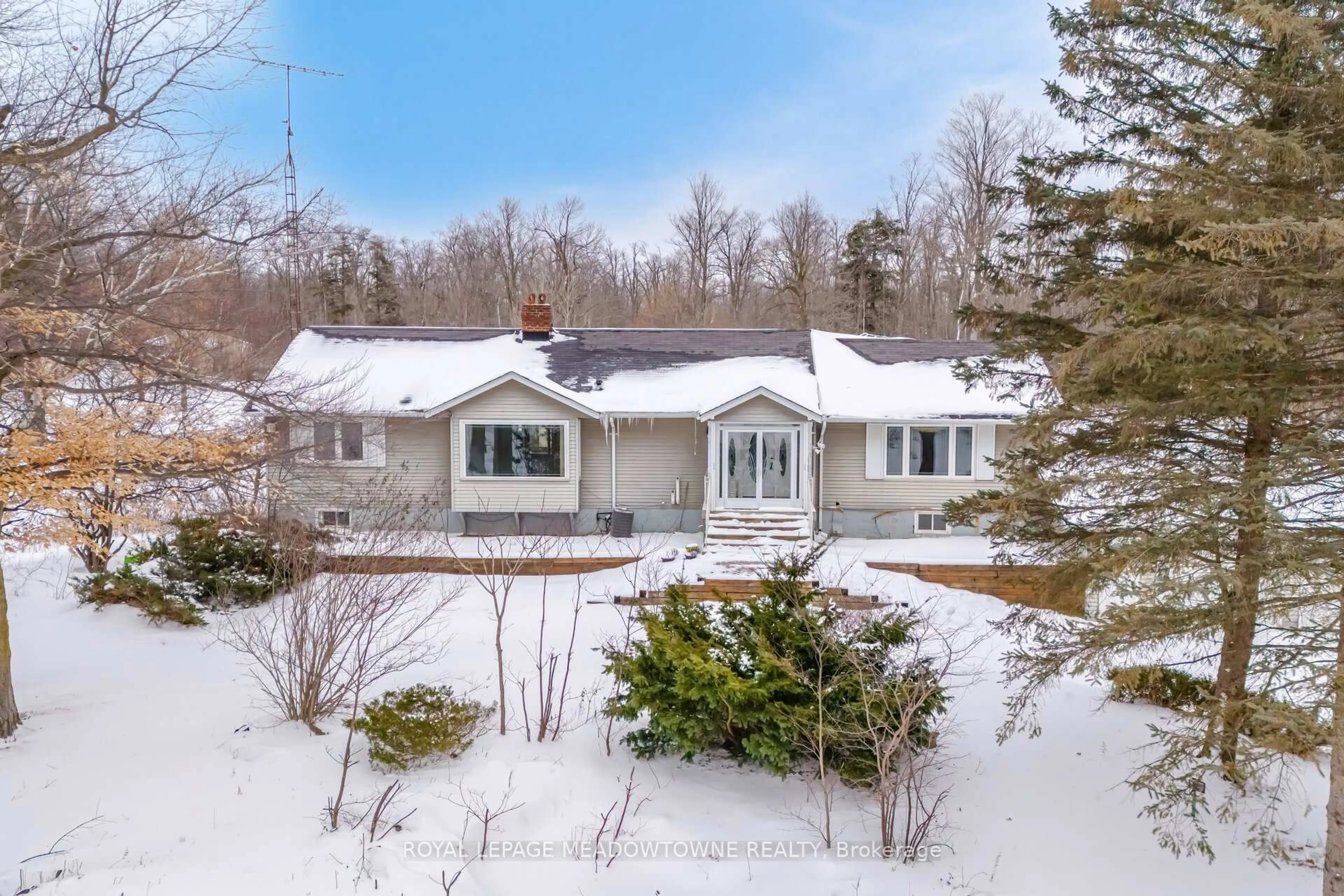 A pic from outside/outdoor area/front of a property/back of a property/a pic from drone, unknown for 11255 Regional Road 25 Rd, Halton Hills Ontario L7J 2M1