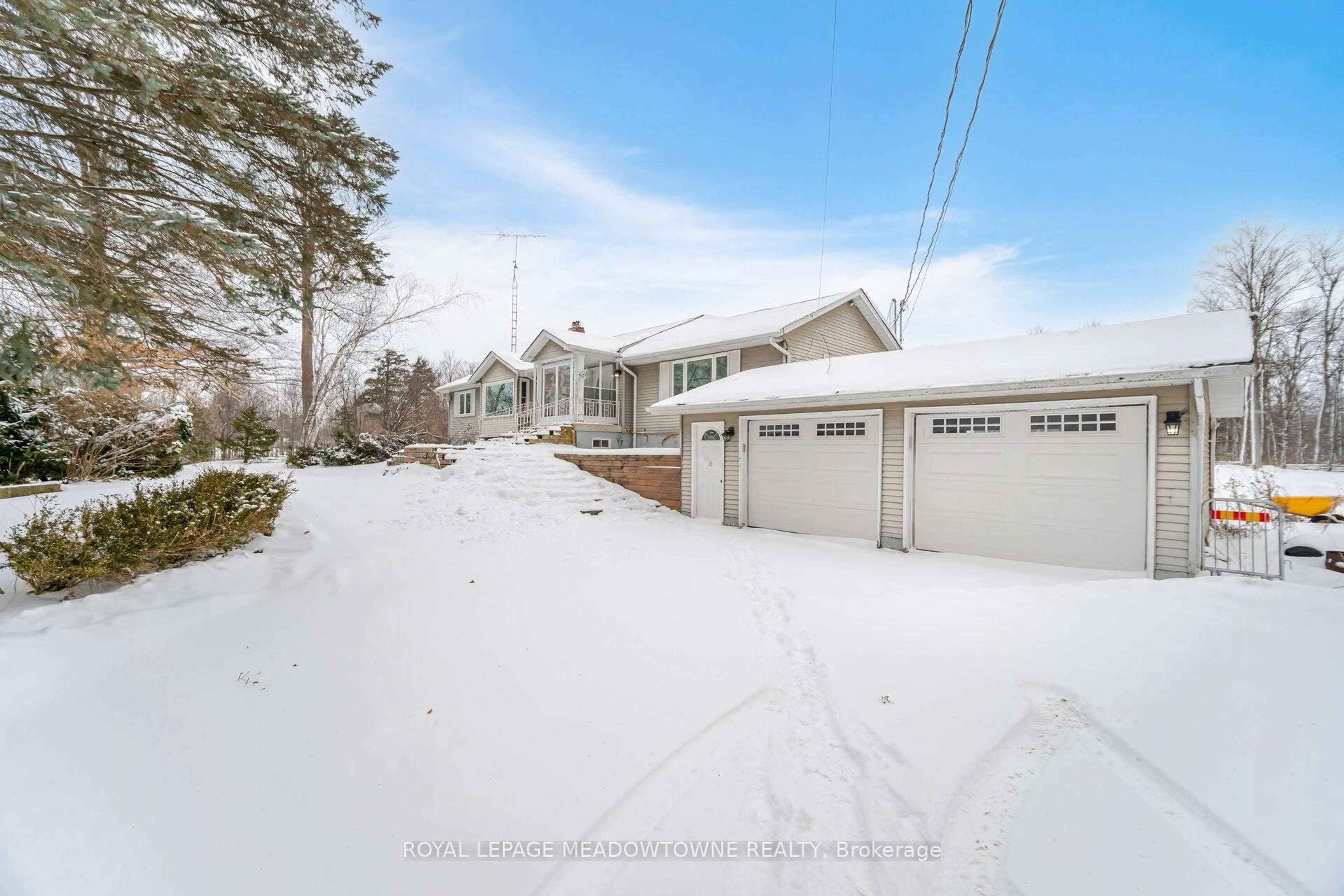 A pic from outside/outdoor area/front of a property/back of a property/a pic from drone, street for 11255 Regional Road 25 Rd, Halton Hills Ontario L7J 2M1