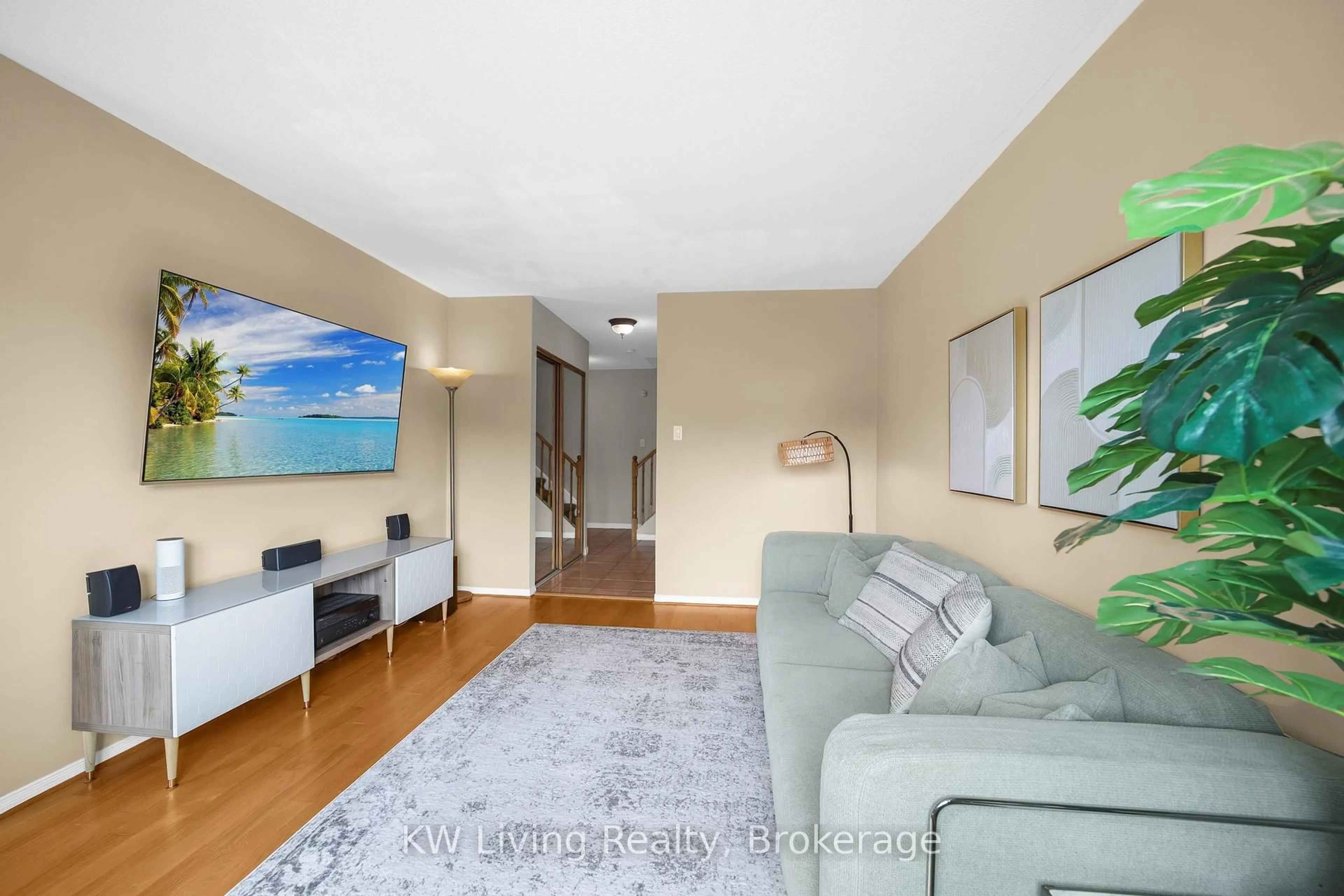 Living room with furniture, unknown for 6085 Duford Dr, Mississauga Ontario L5V 1A7