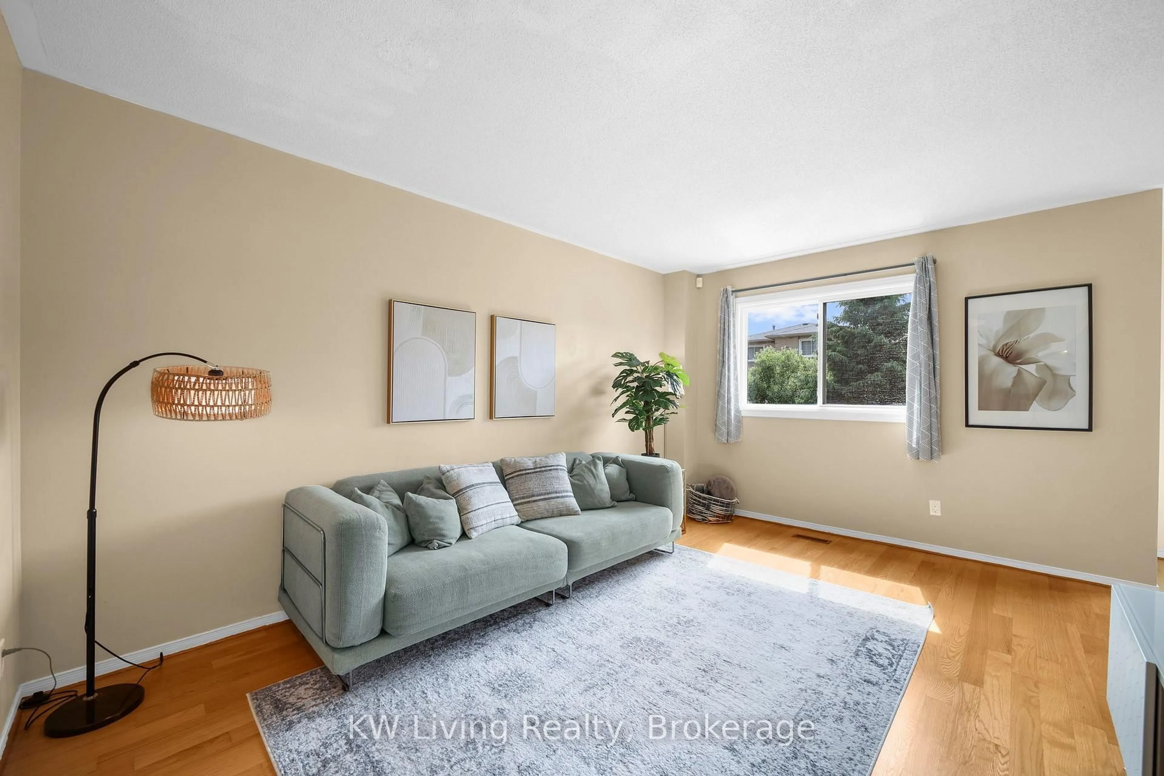 Living room with furniture, unknown for 6085 Duford Dr, Mississauga Ontario L5V 1A7