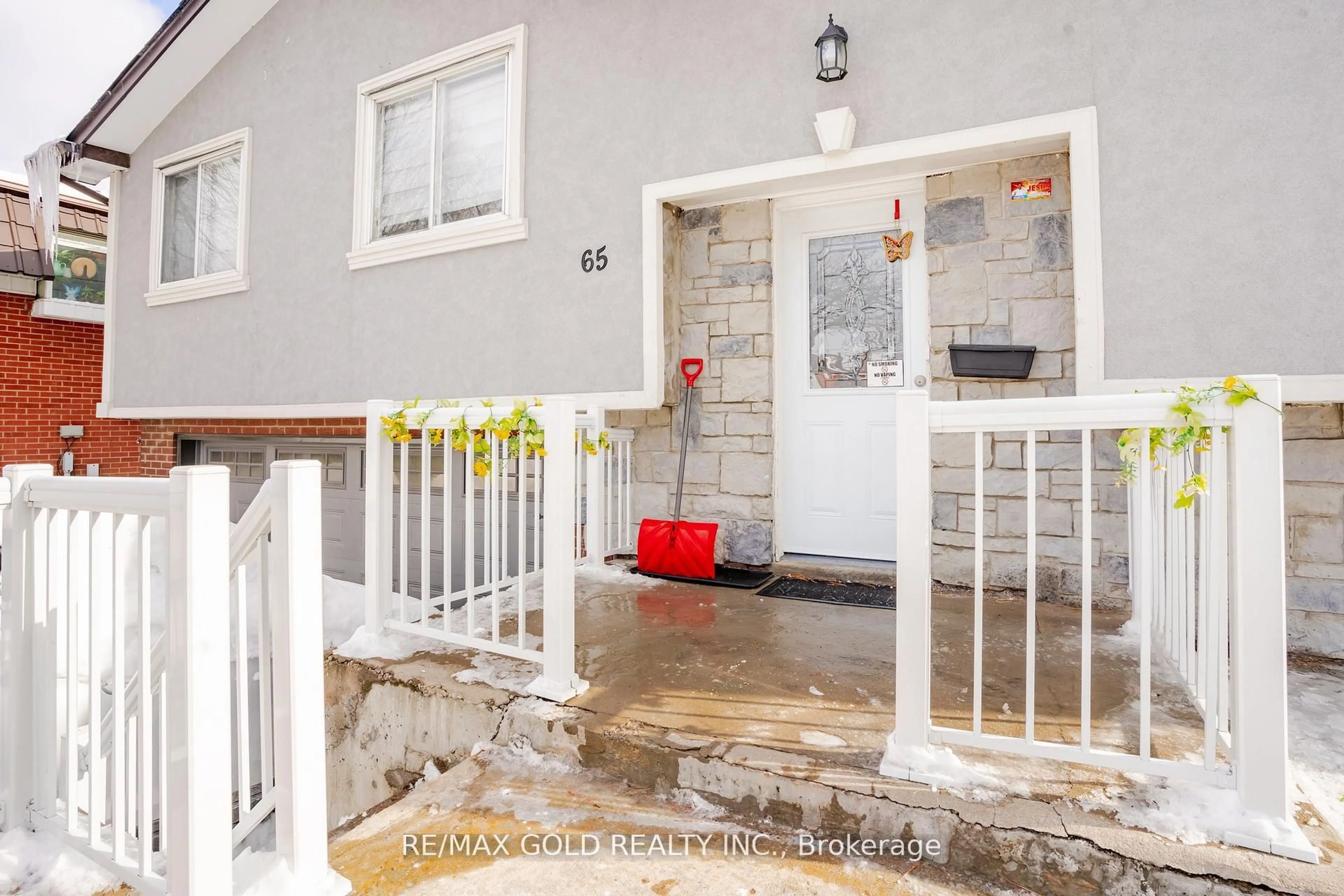 Indoor foyer for 65 Abell Dr, Brampton Ontario L6V 2W1