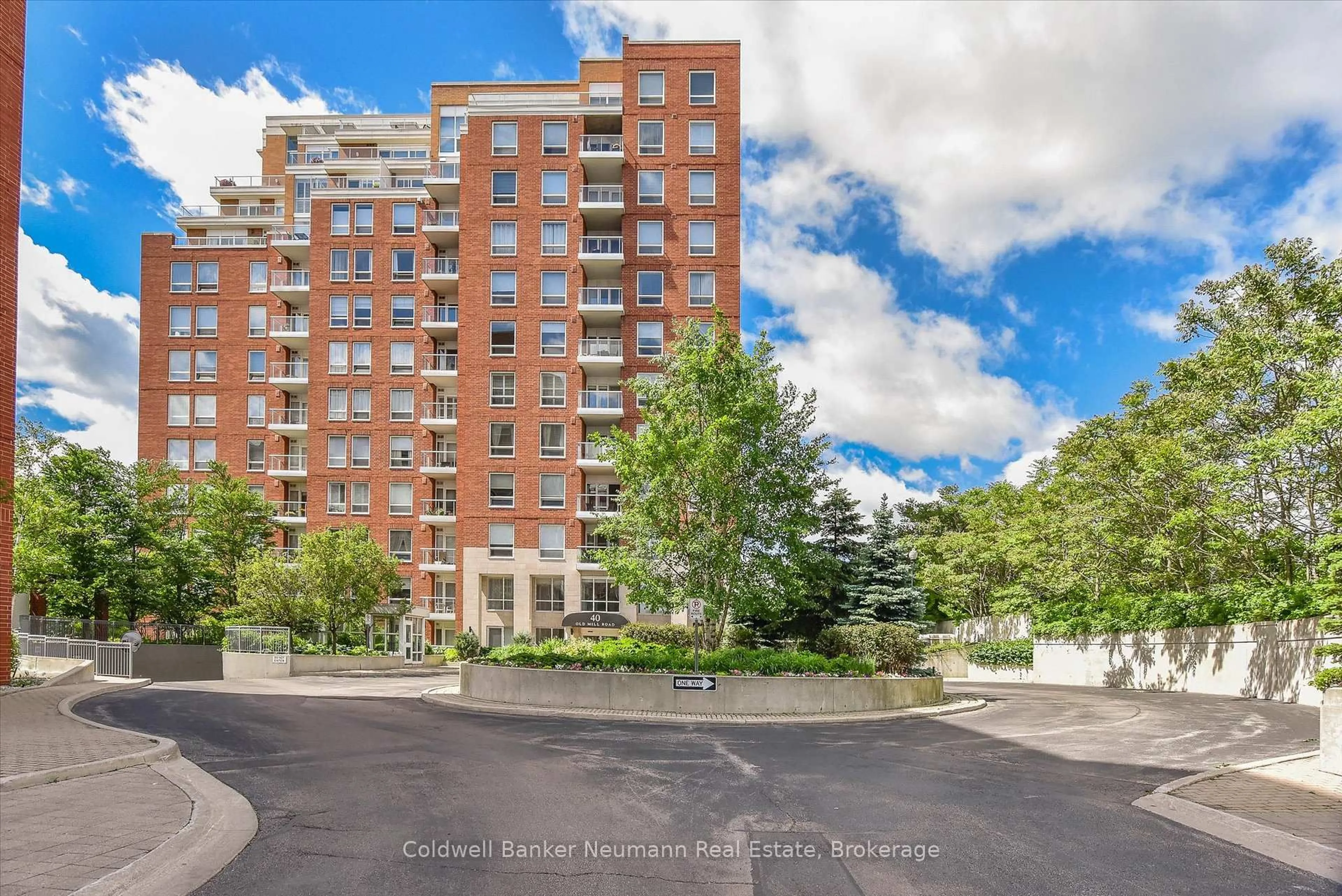 A pic from outside/outdoor area/front of a property/back of a property/a pic from drone, unknown for 40 Old Mill Rd #804, Oakville Ontario L6J 7W2