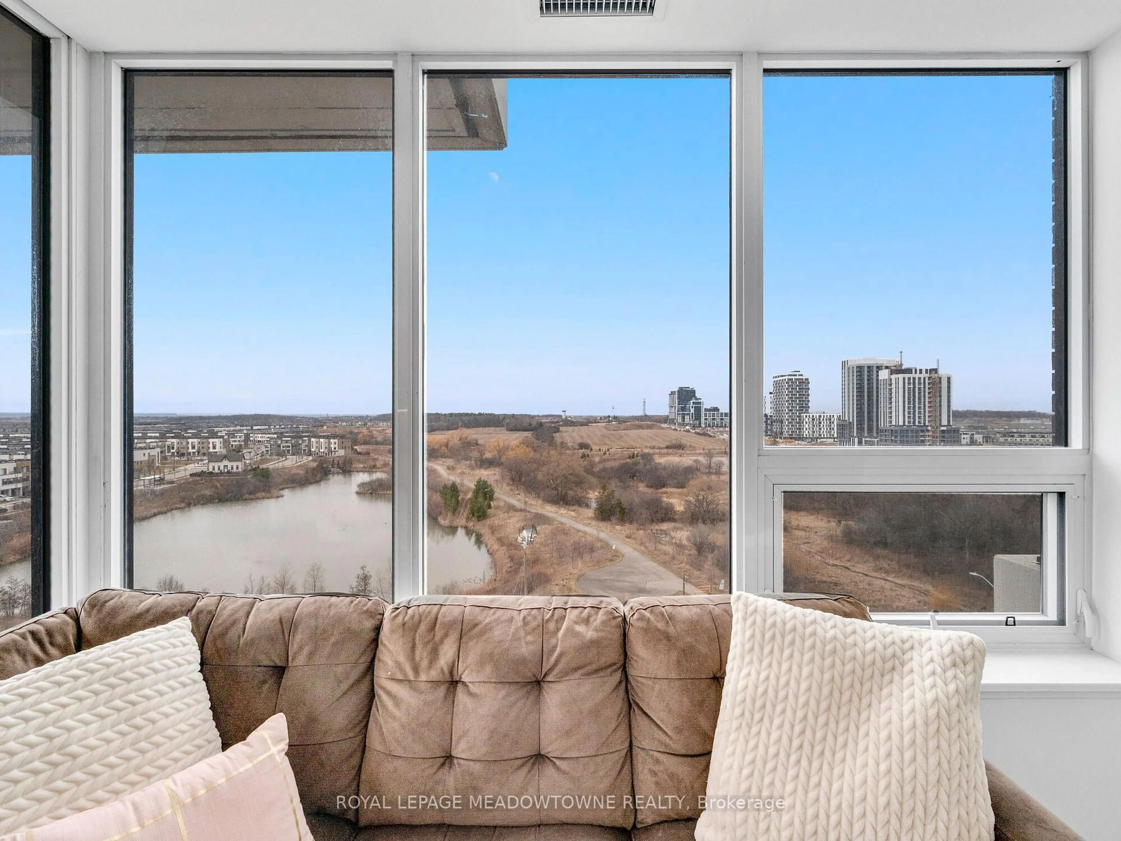 A pic of a room for 2489 Taunton Rd #714, Oakville Ontario L6H 3R9