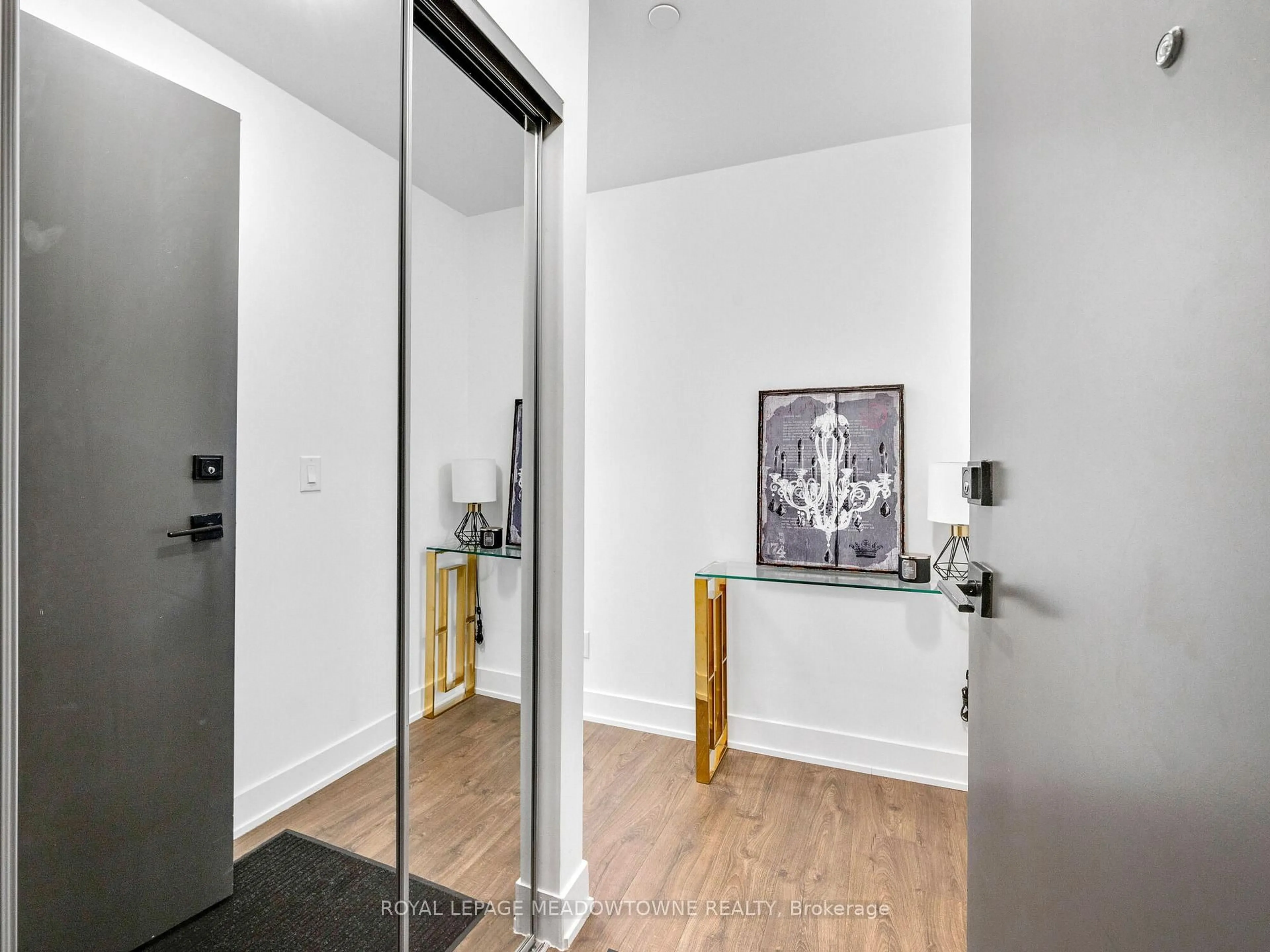 Indoor entryway for 2489 Taunton Rd #714, Oakville Ontario L6H 3R9