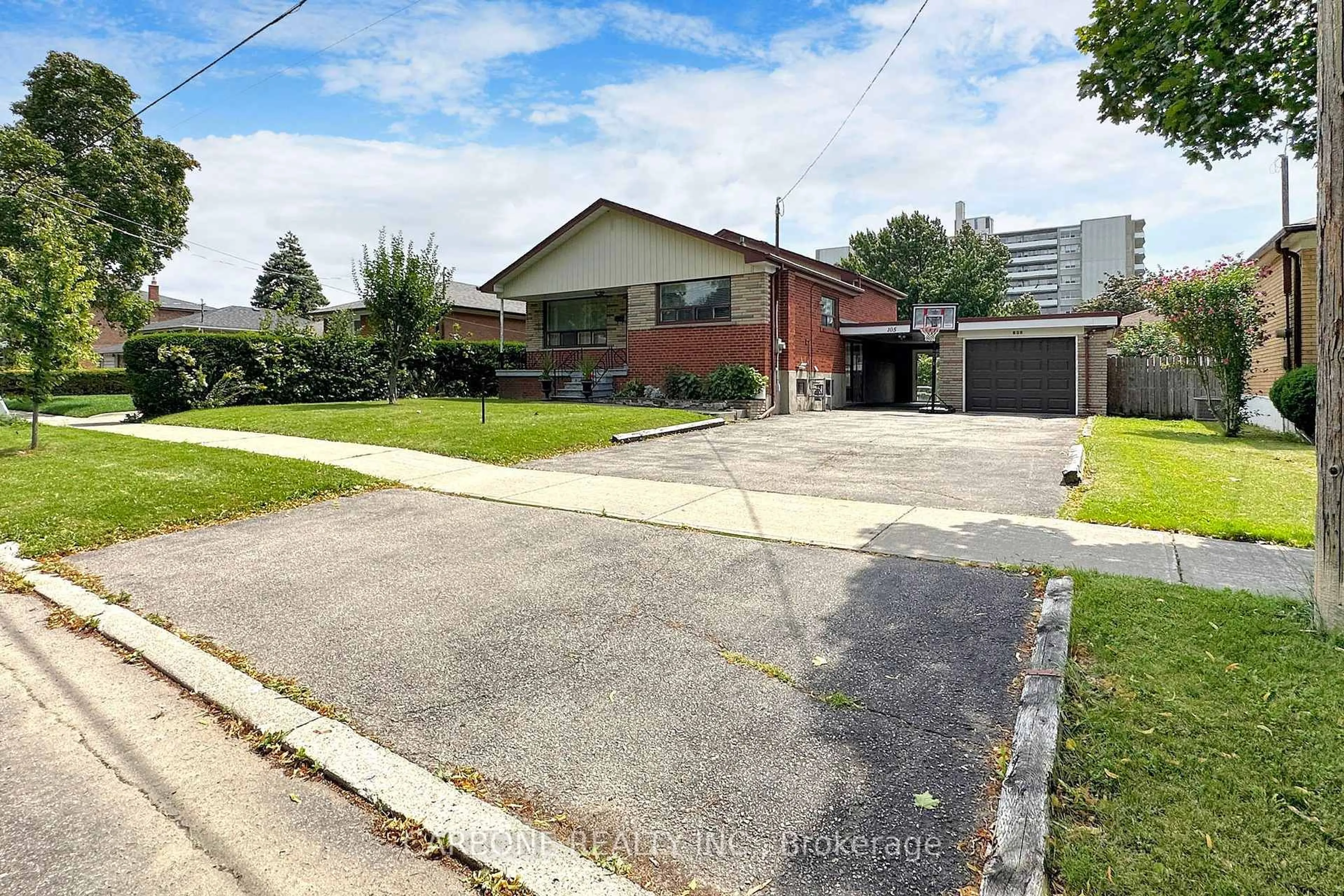 A pic from outside/outdoor area/front of a property/back of a property/a pic from drone, street for 105 Hallsport Cres, Toronto Ontario M3M 2K5