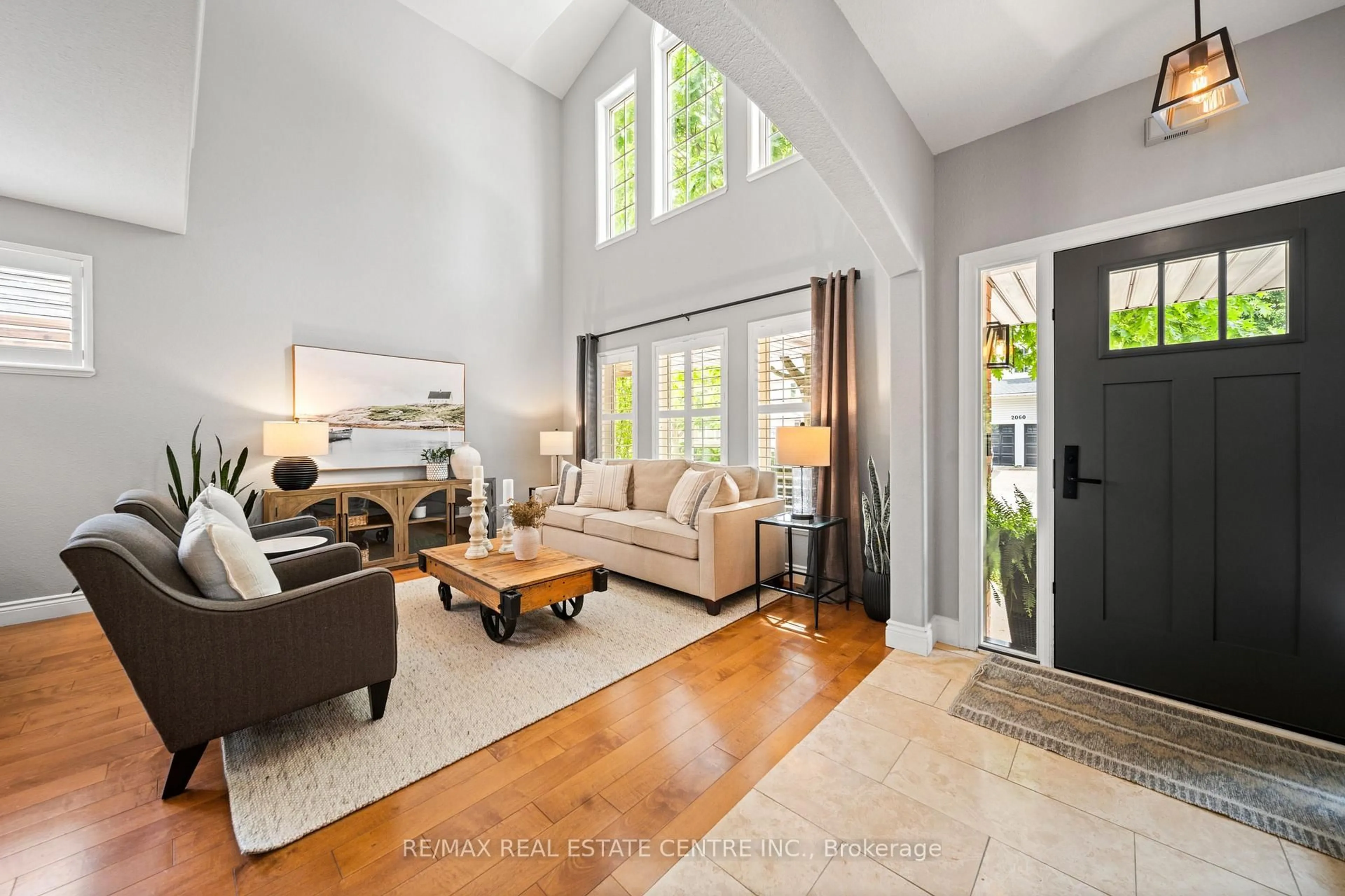 Living room with furniture, unknown for 2051 Oak Grove Pl, Burlington Ontario L7L 6M7