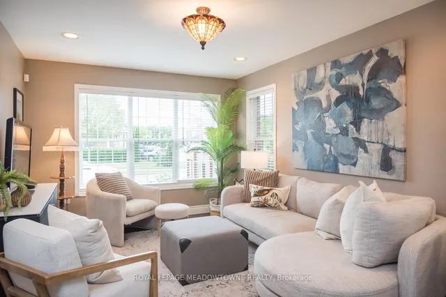 Additional image 30 of 462 Farlow Cres