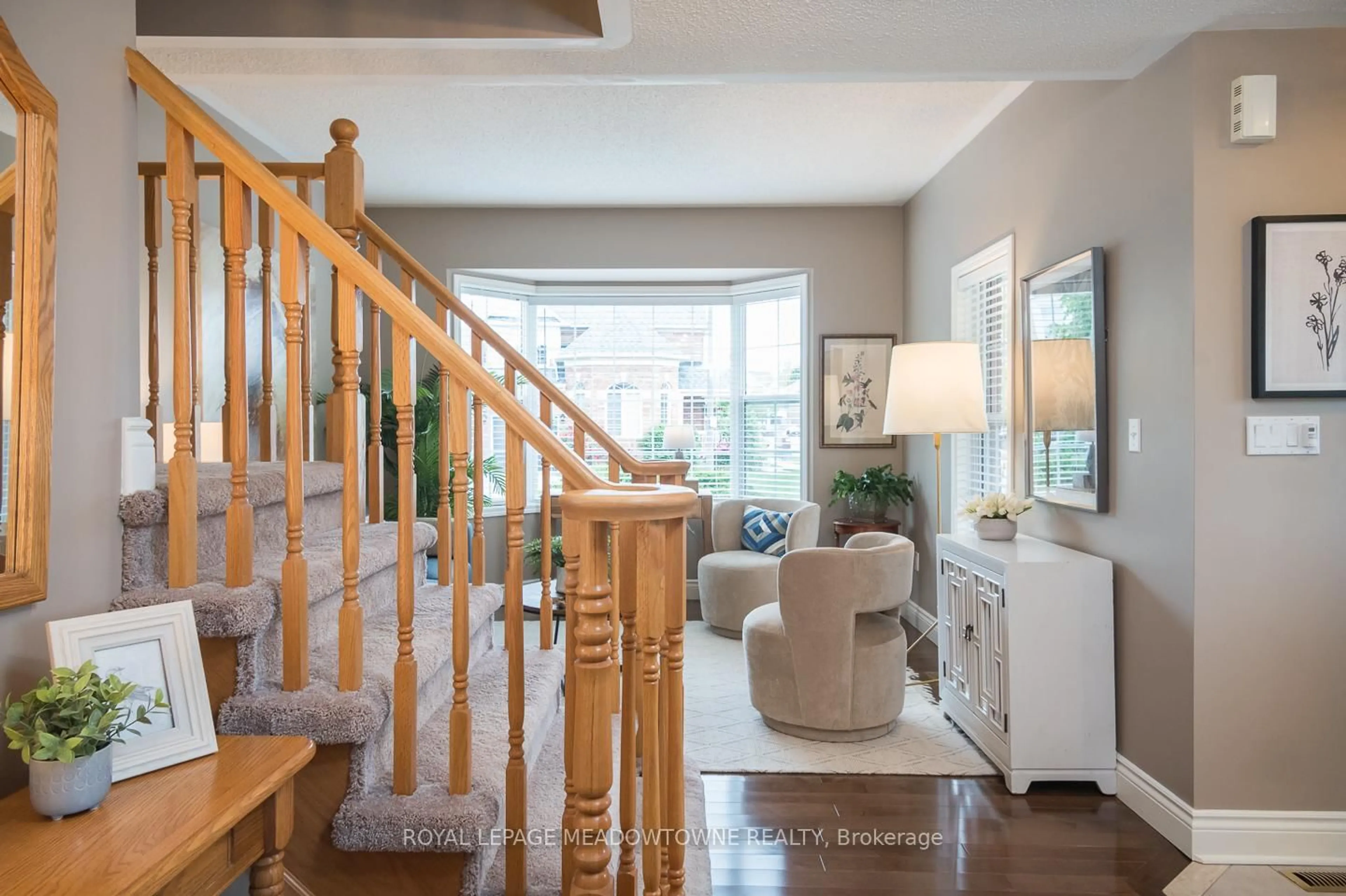 Indoor entryway for 462 Farlow Cres, Milton Ontario L9T 5M9