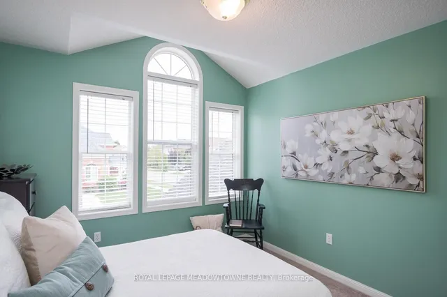 Additional image 10 of 462 Farlow Cres